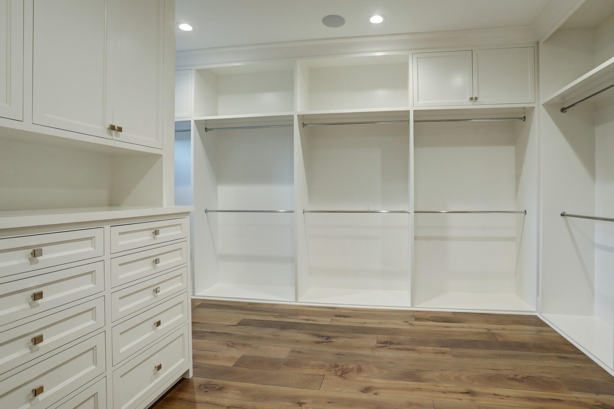 3842 Chevy Chase Dr