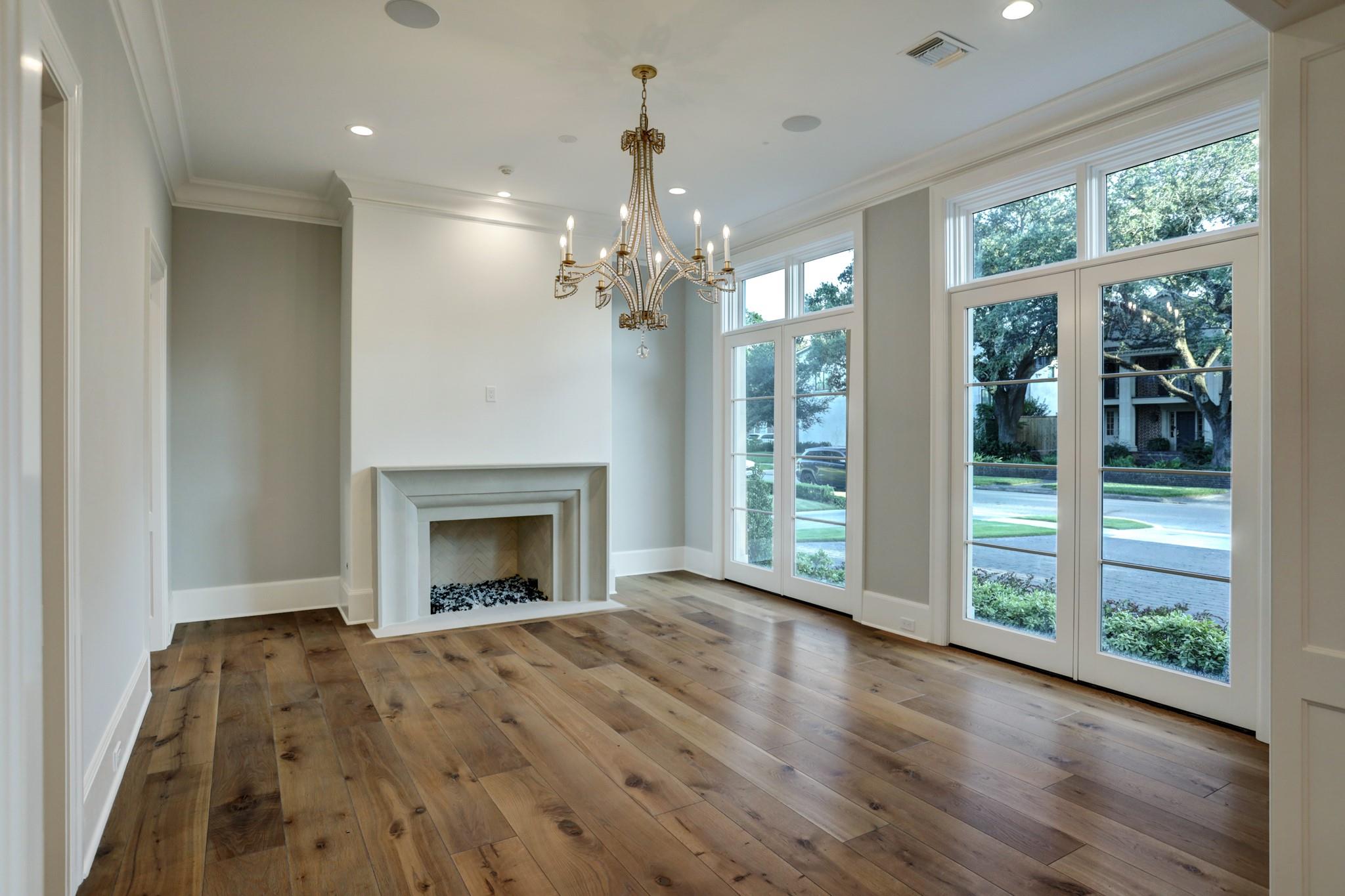 3842 Chevy Chase Dr