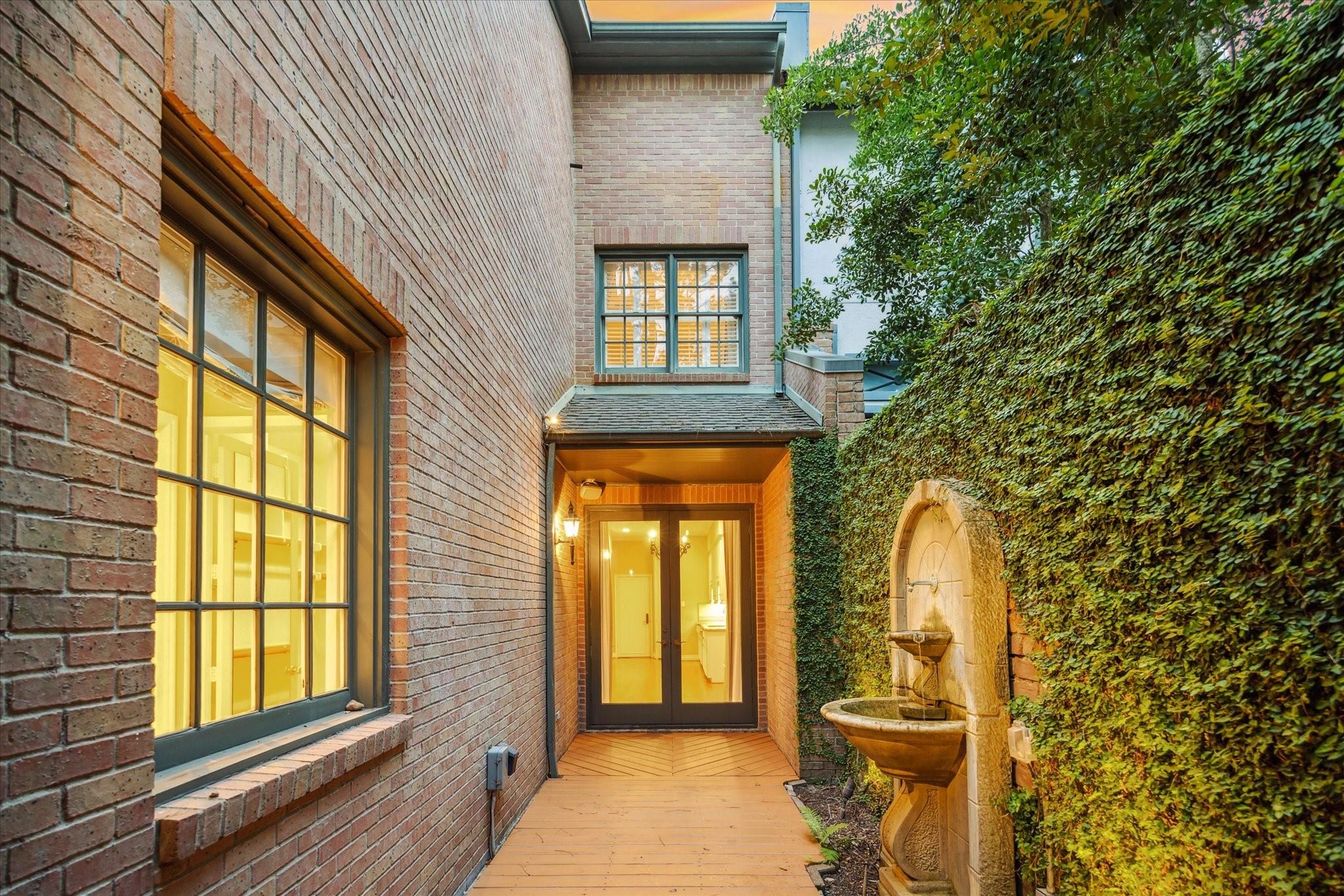 121 Glynn Way Drive