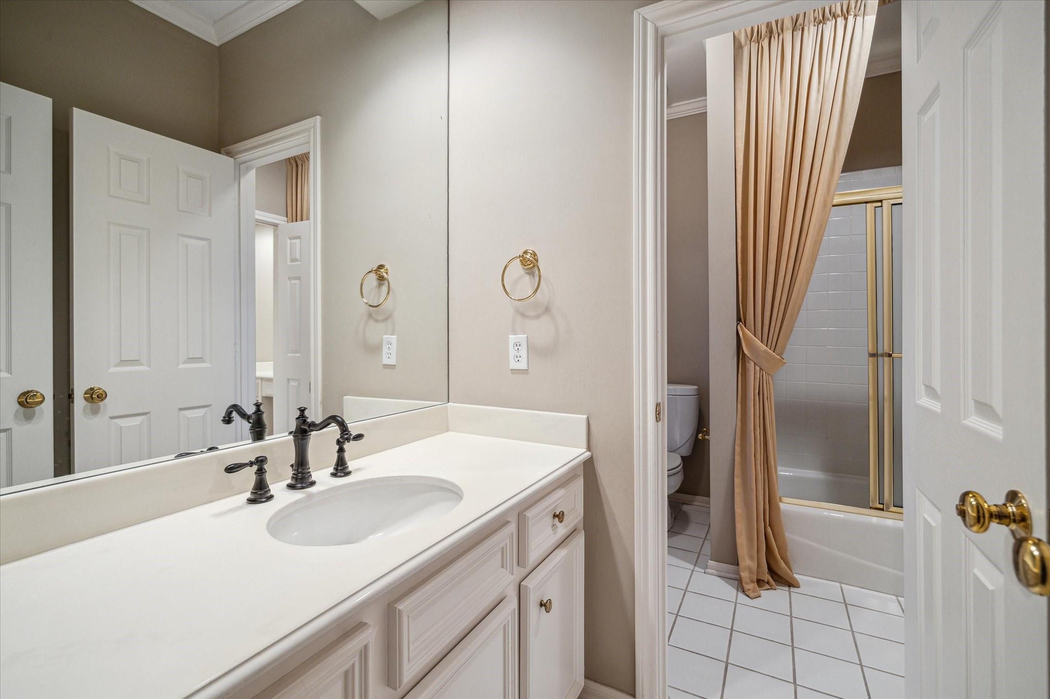 121 Glynn Way Drive