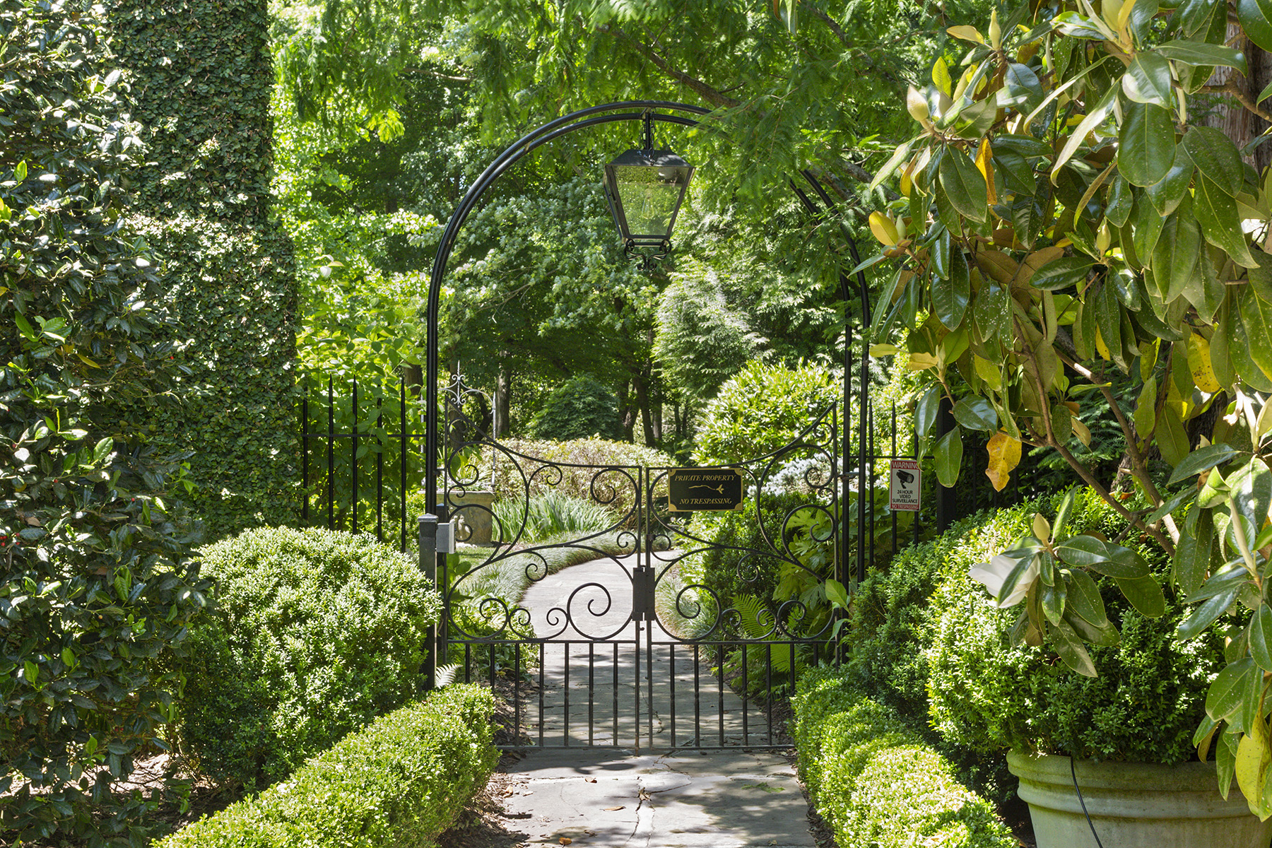 2288 Peachtree Road No. 13