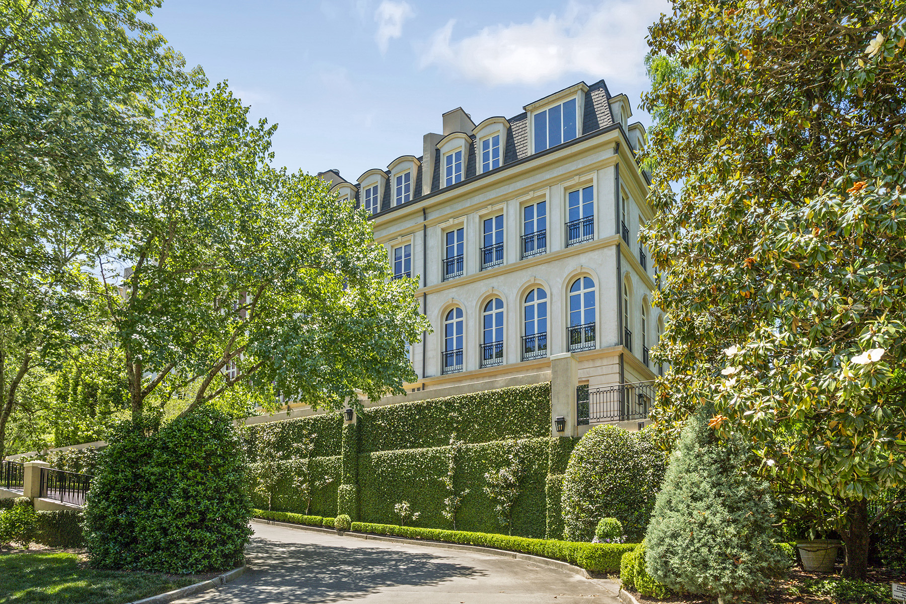 2288 Peachtree Road No. 13