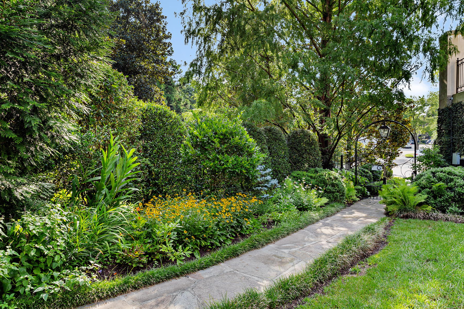 2288 Peachtree Road No. 13