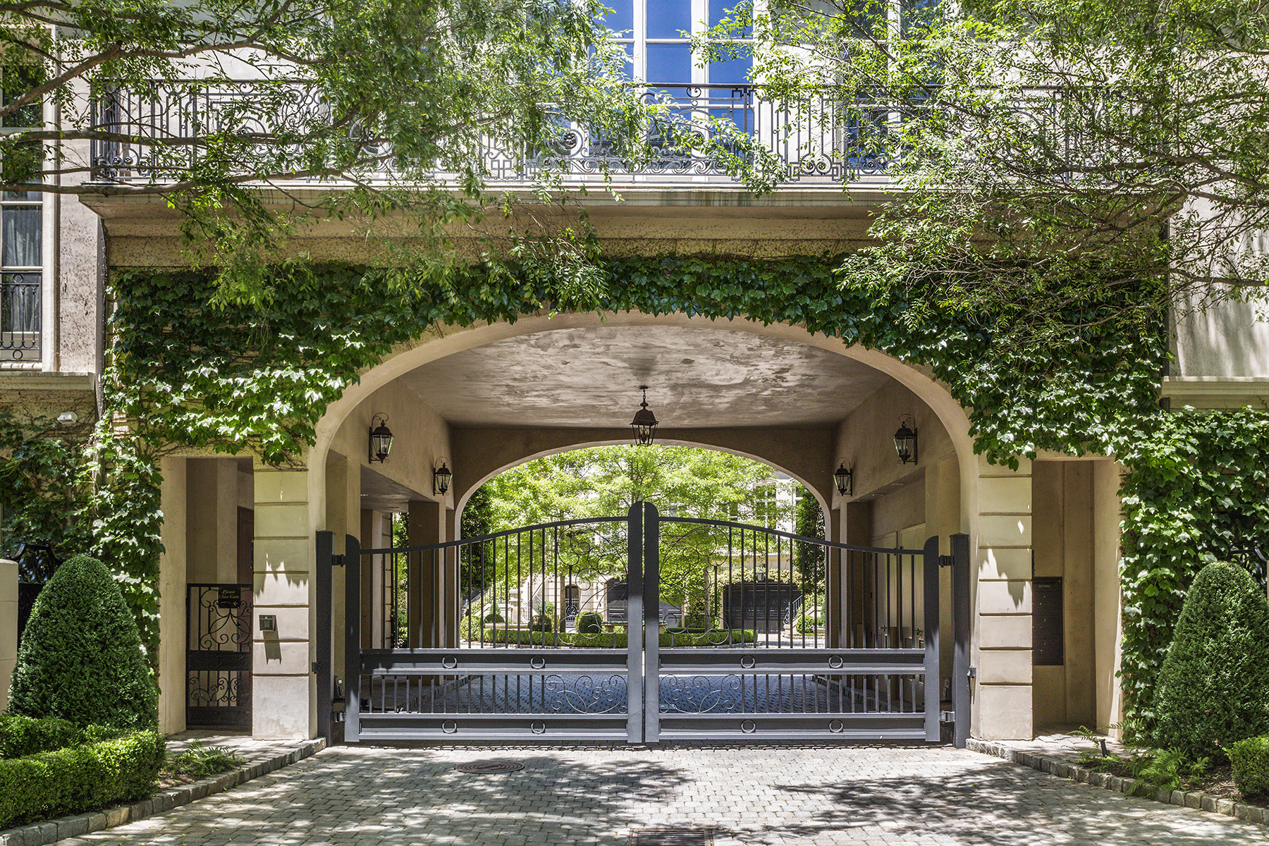 2288 Peachtree Road No. 13