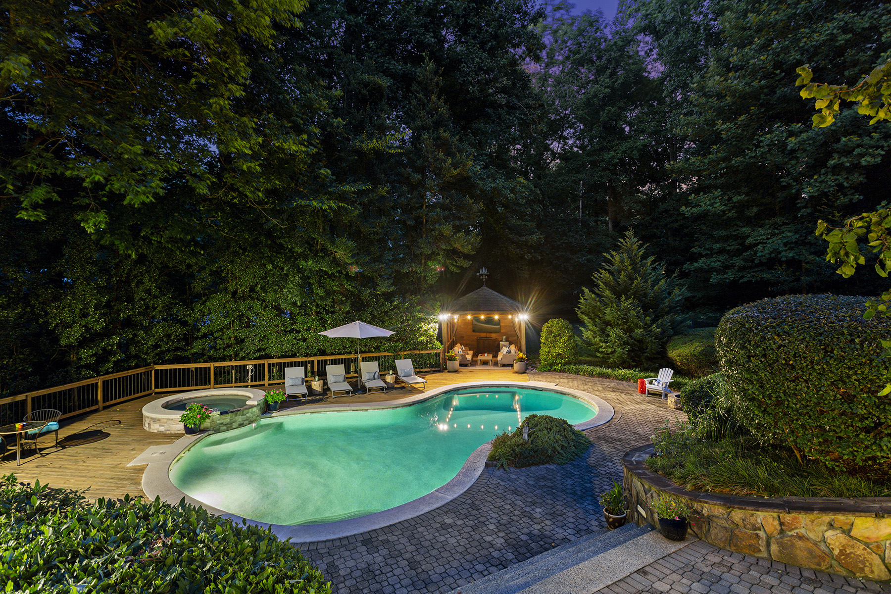 6385 Riverside Drive