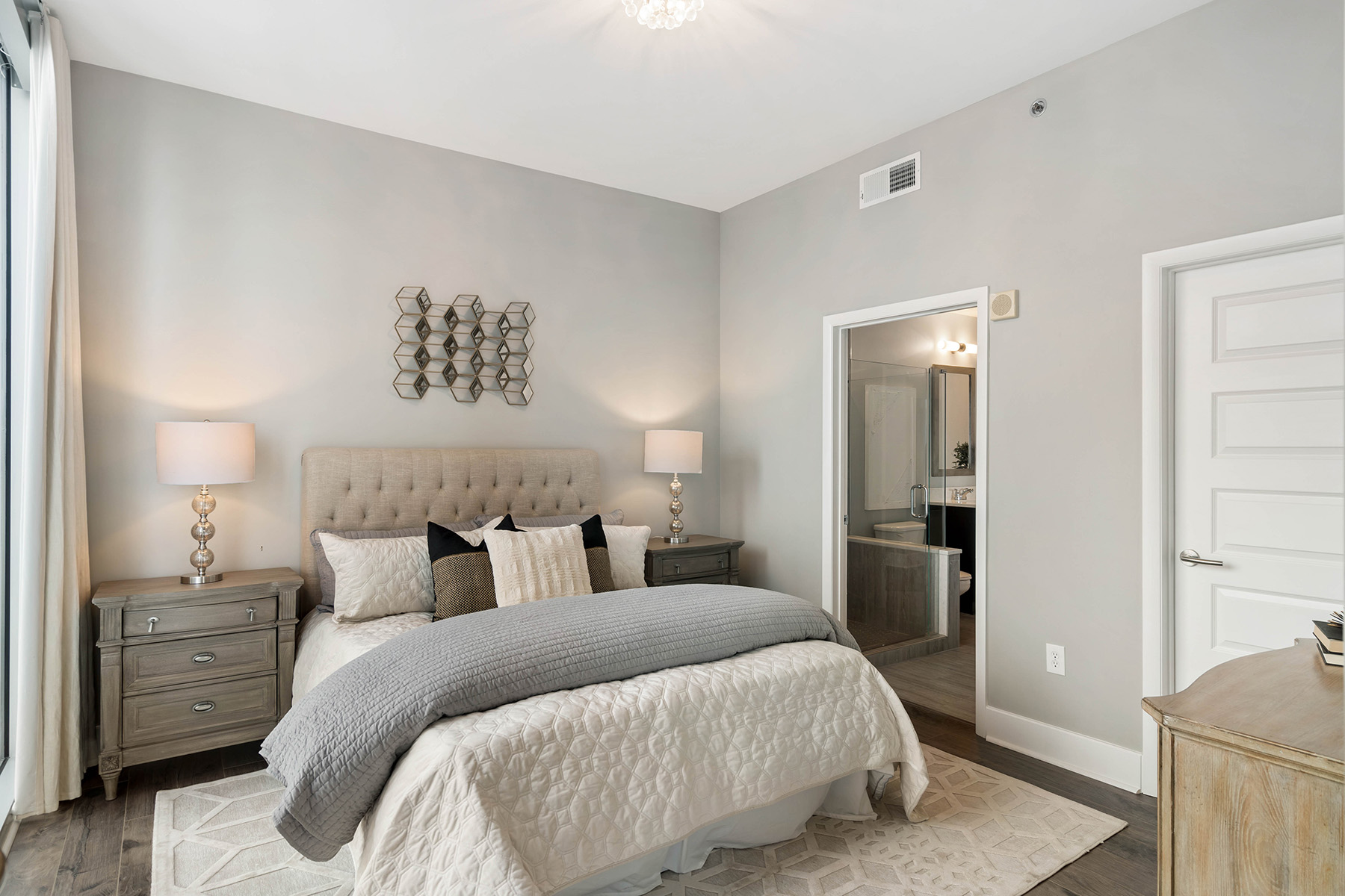 1080 Peachtree Street No. 1402