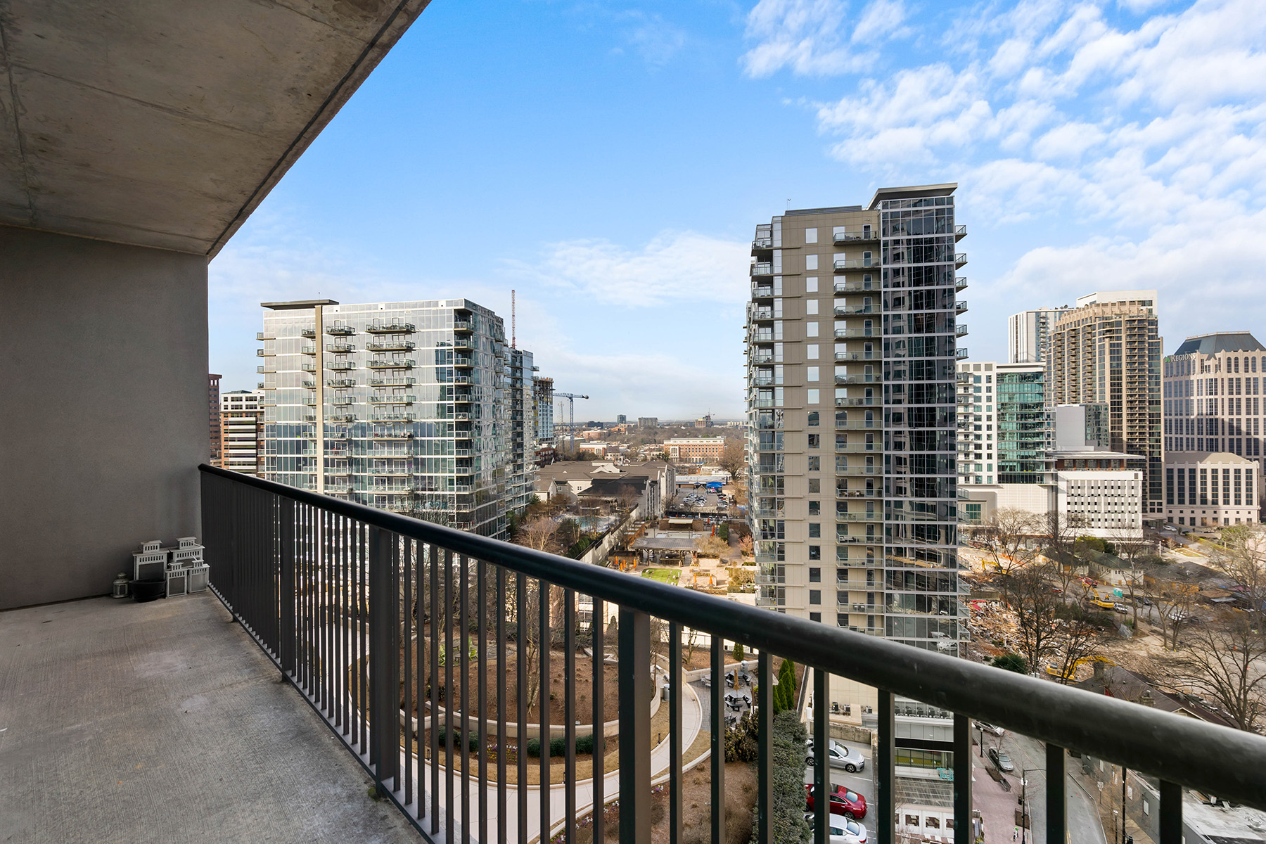 1080 Peachtree Street No. 1402