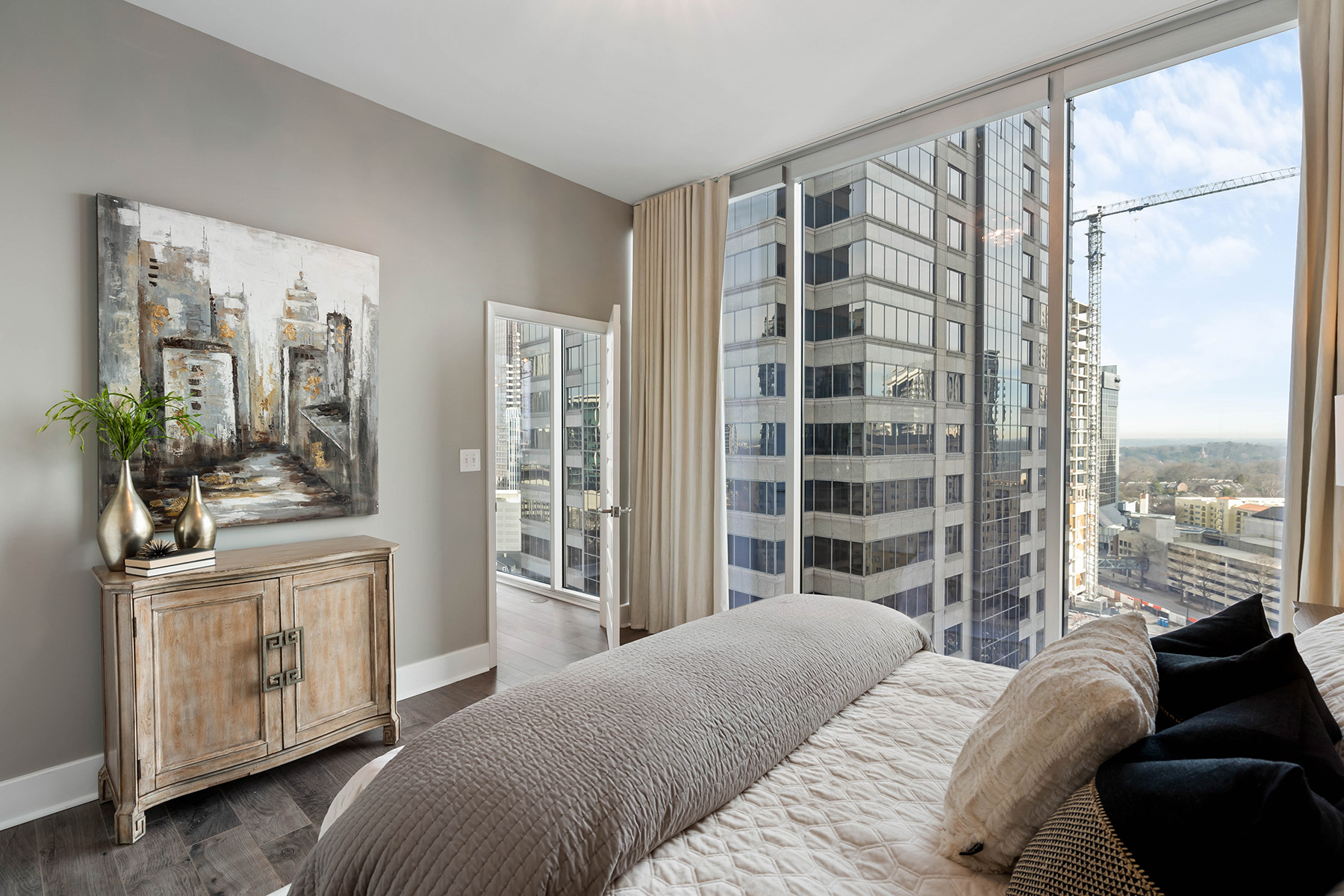 1080 Peachtree Street No. 1402