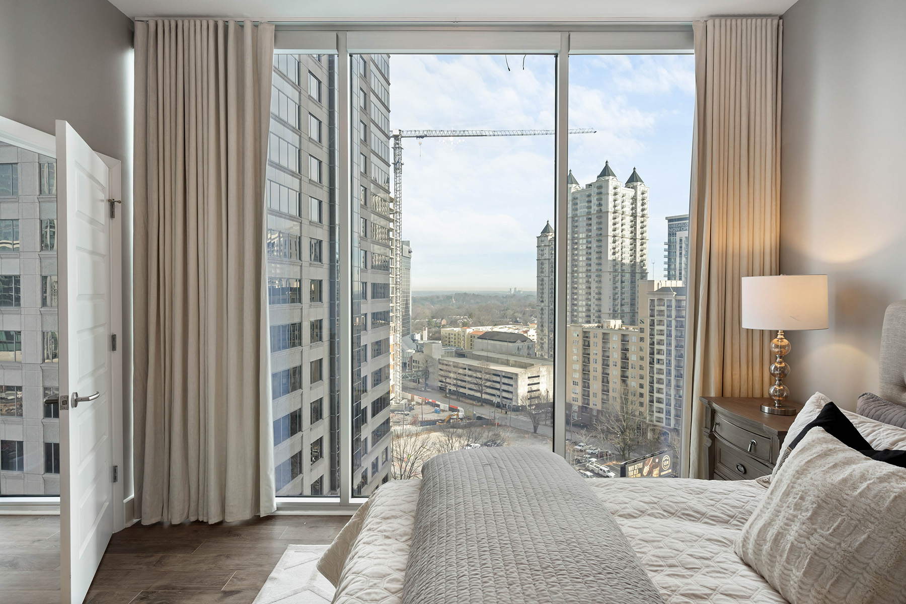1080 Peachtree Street No. 1402