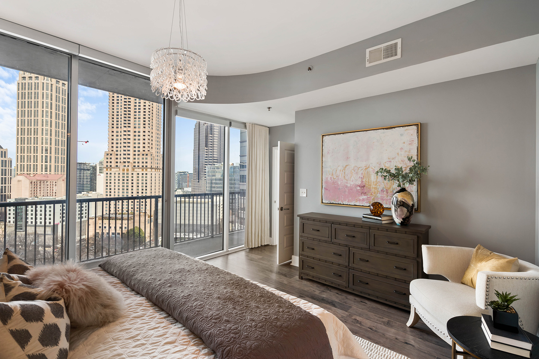 1080 Peachtree Street No. 1402