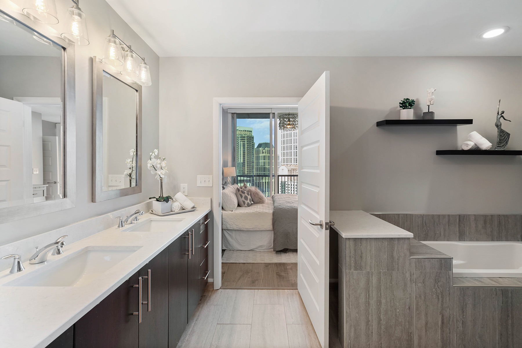 1080 Peachtree Street No. 1402