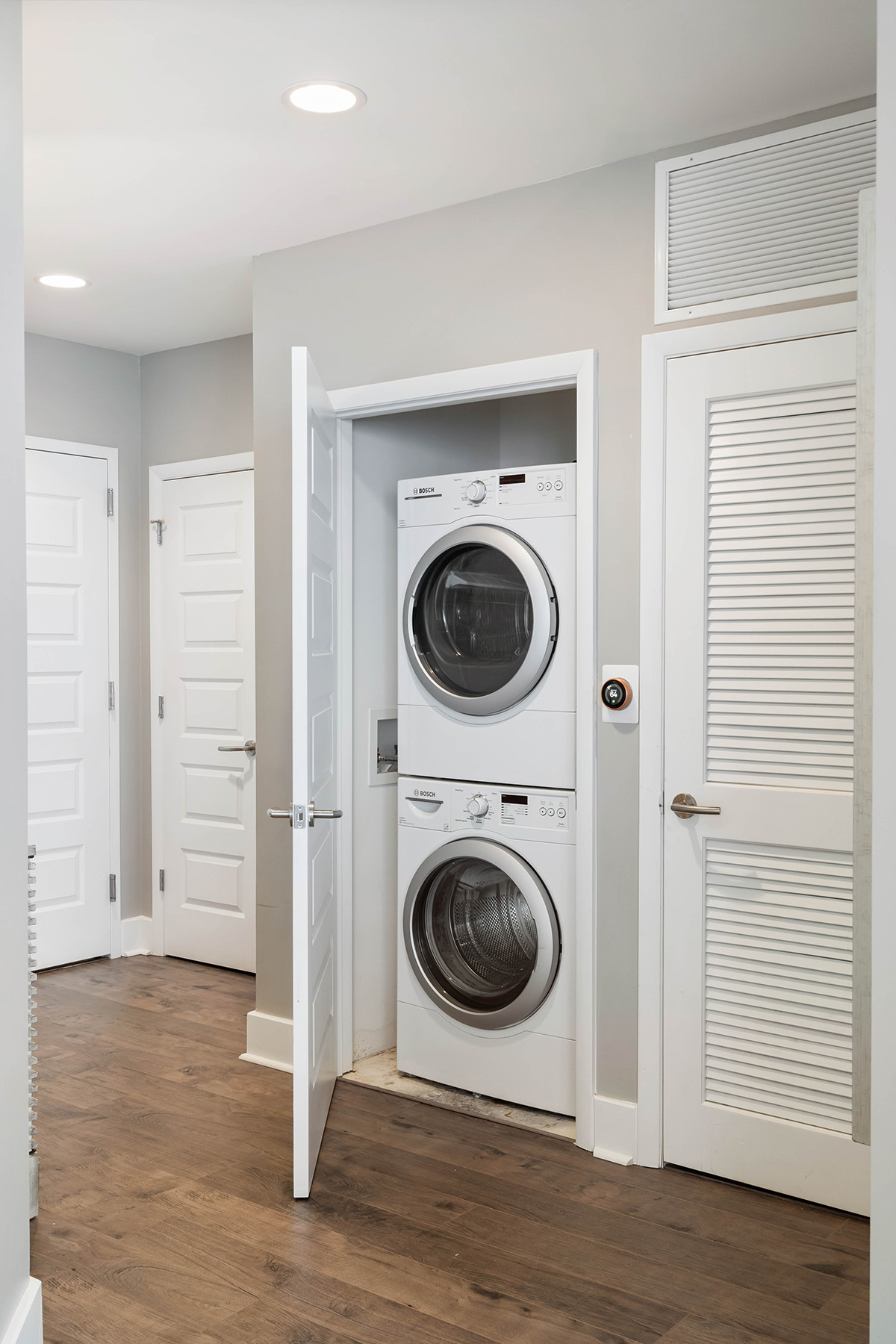 1080 Peachtree Street No. 1402