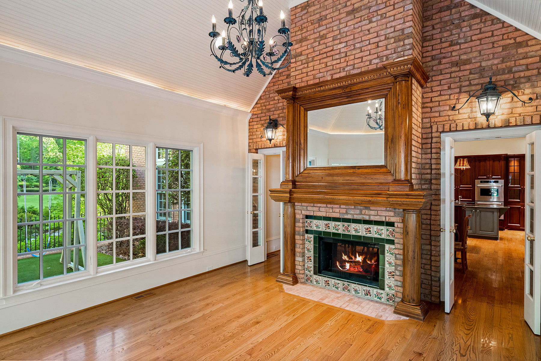 2804 Spreading Oaks Drive