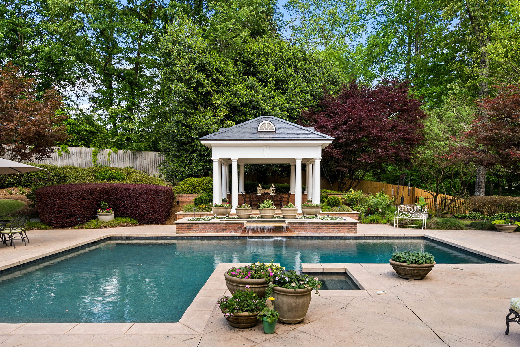 2804 Spreading Oaks Drive