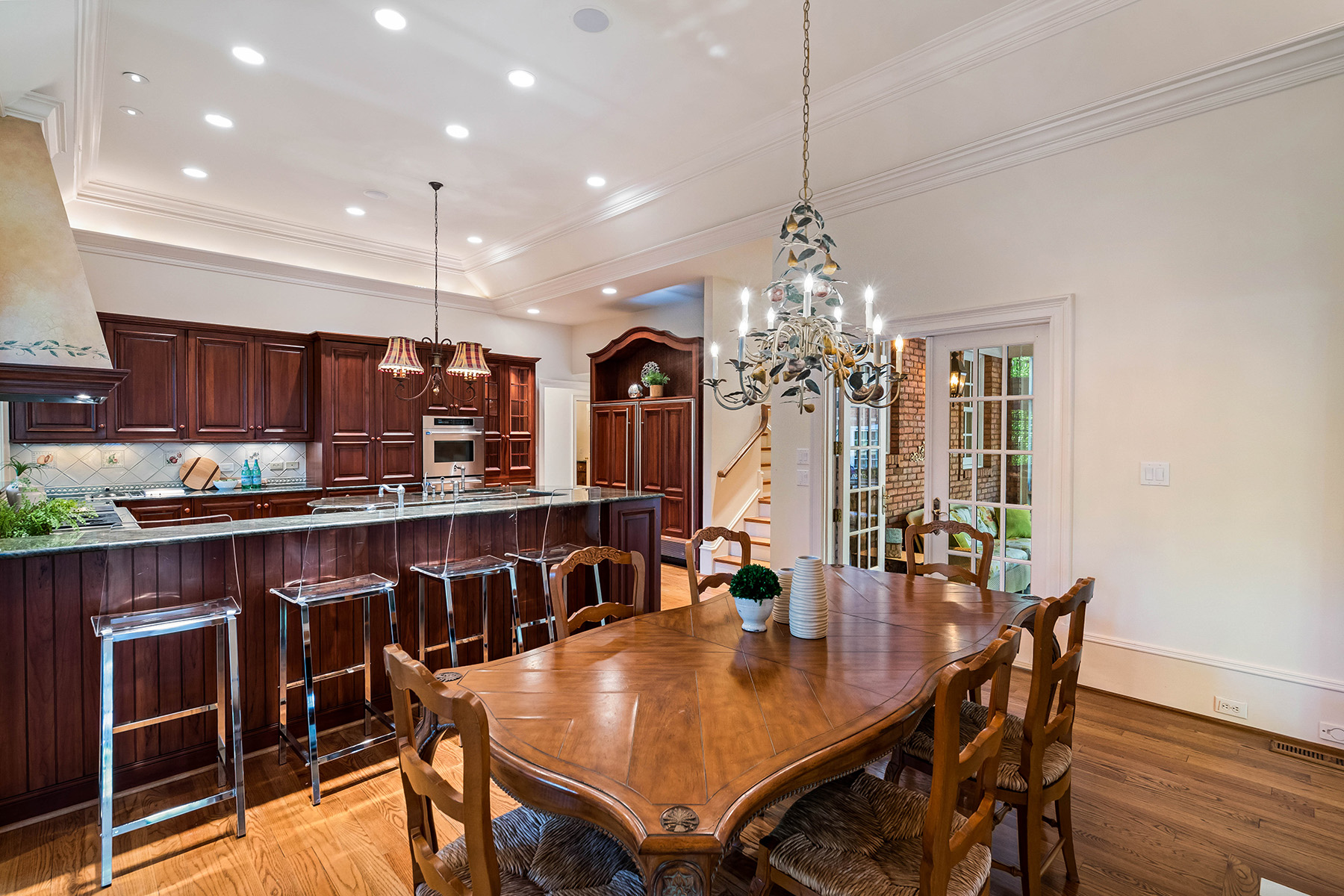 2804 Spreading Oaks Drive