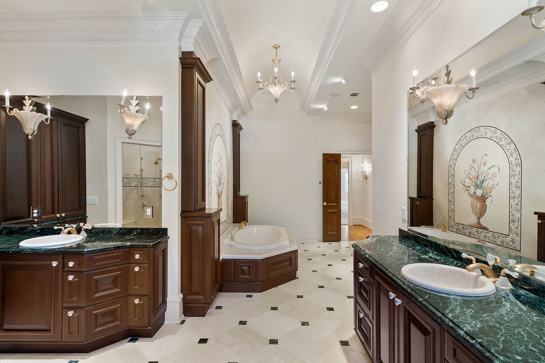 2804 Spreading Oaks Drive
