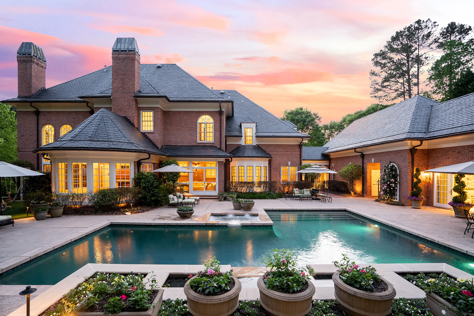 2804 Spreading Oaks Drive