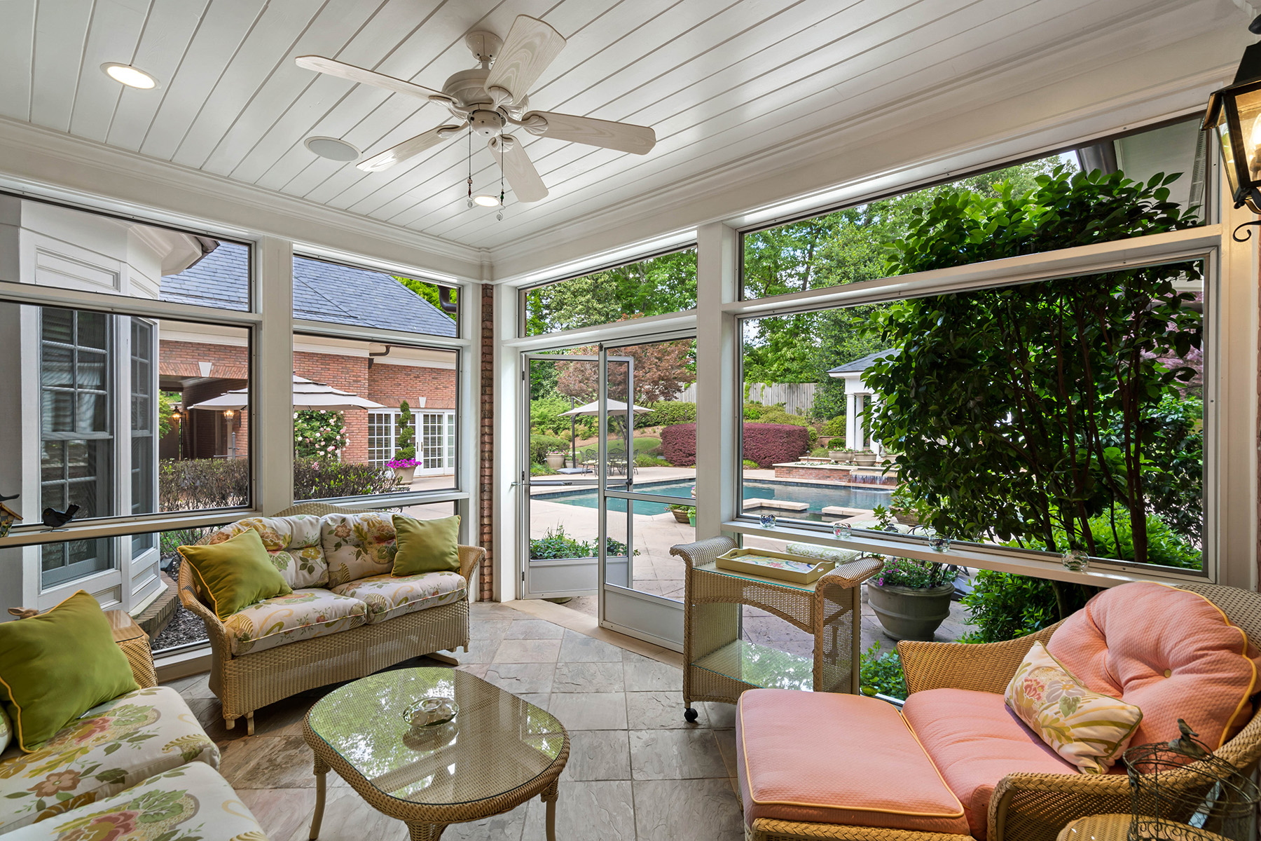 2804 Spreading Oaks Drive
