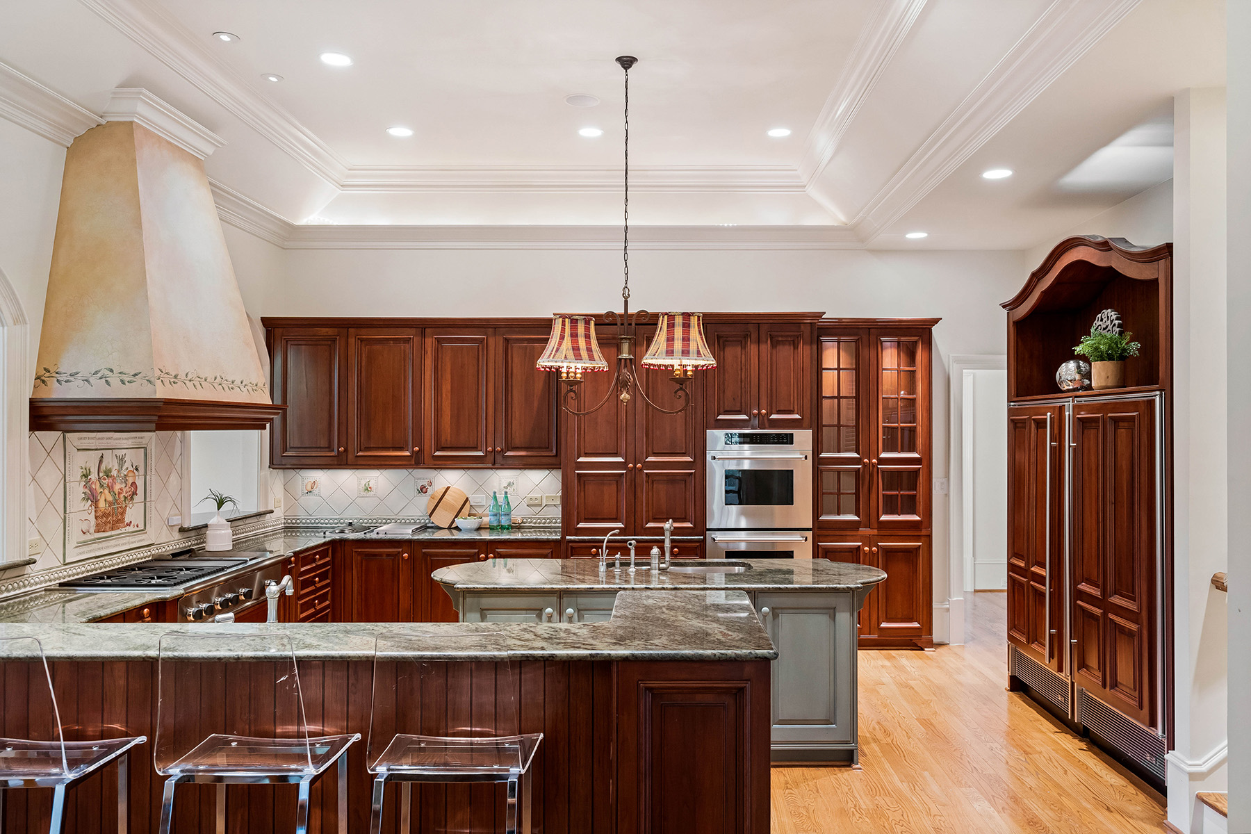 2804 Spreading Oaks Drive