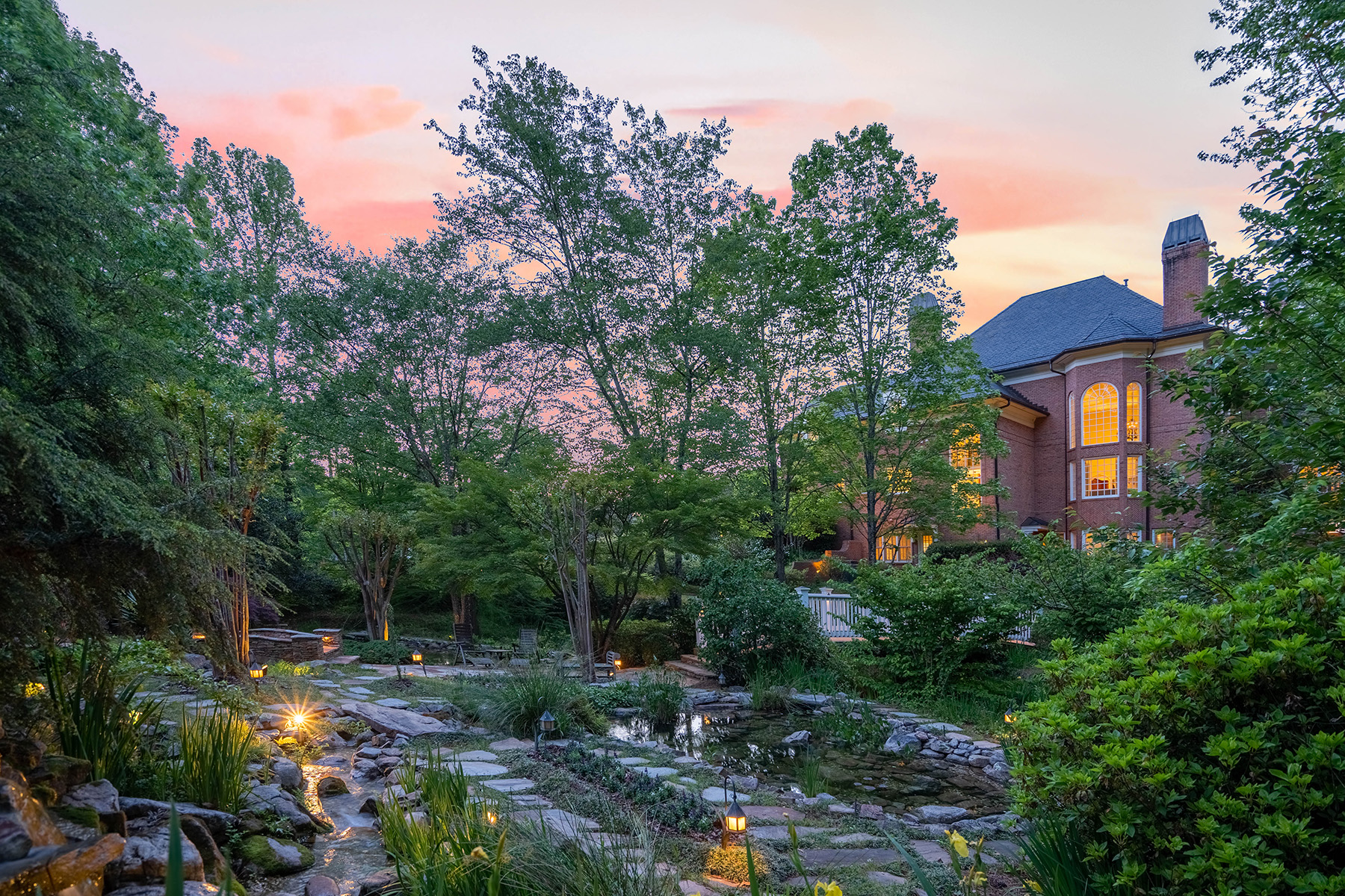 2804 Spreading Oaks Drive