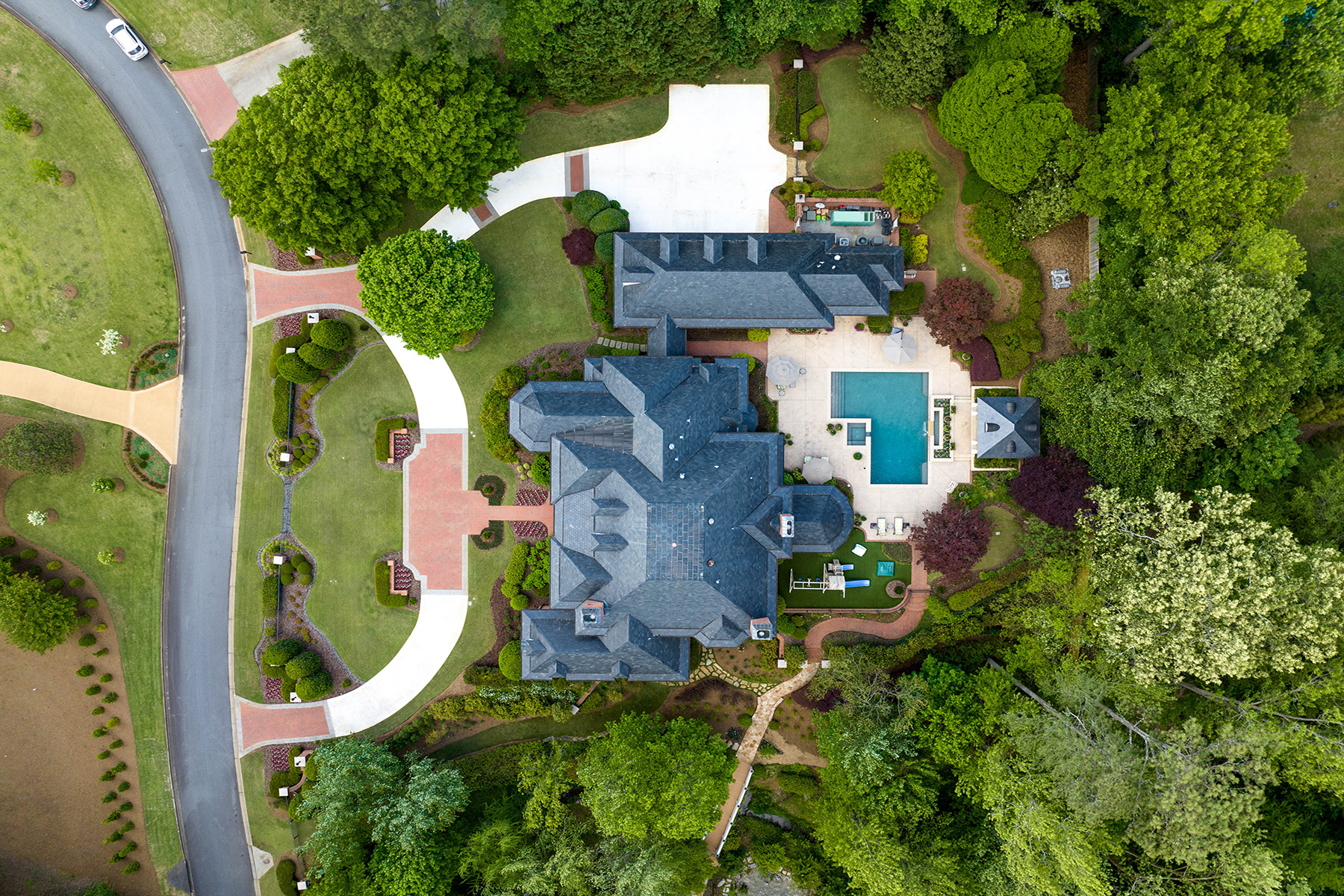 2804 Spreading Oaks Drive