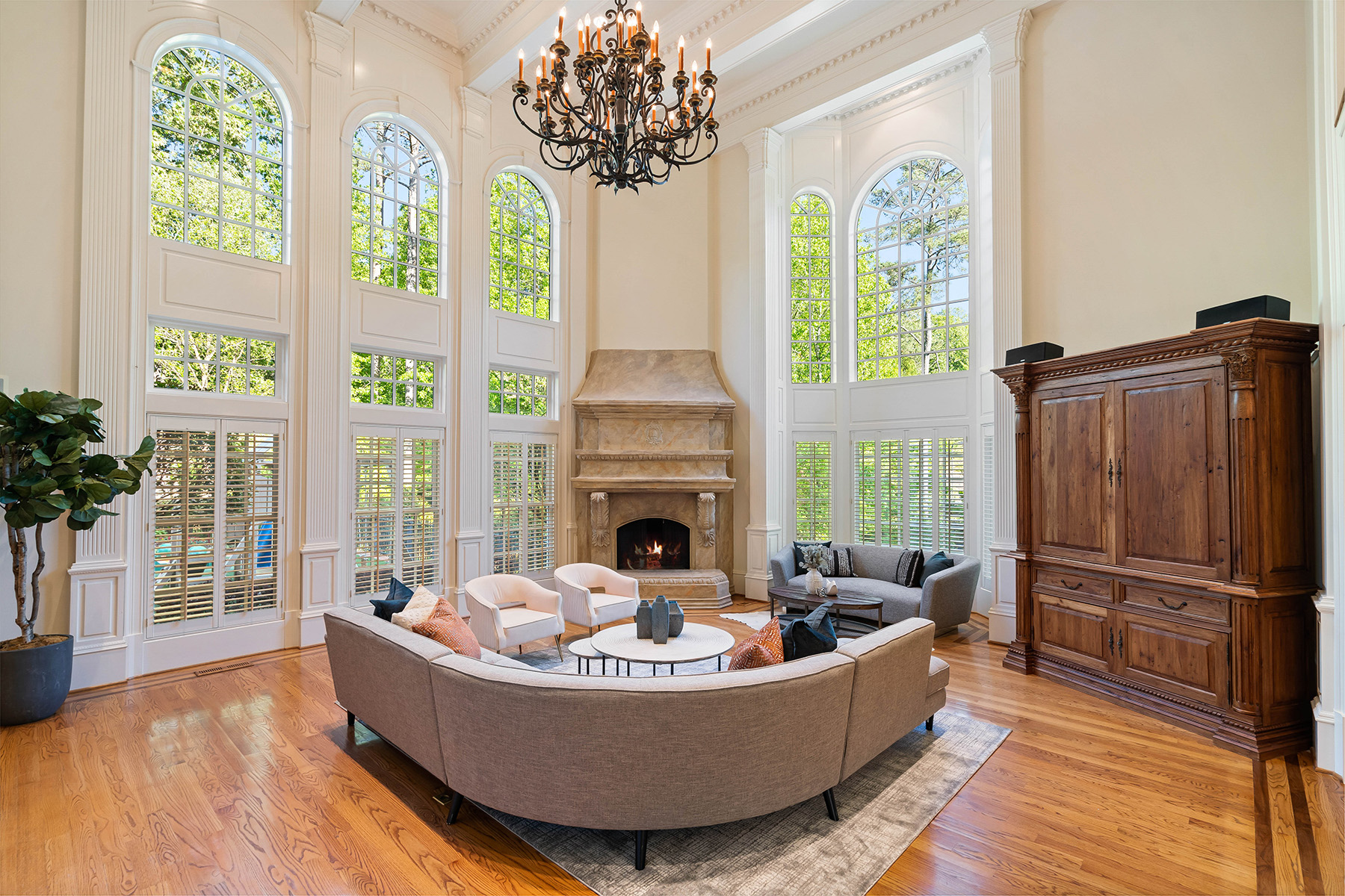 2804 Spreading Oaks Drive