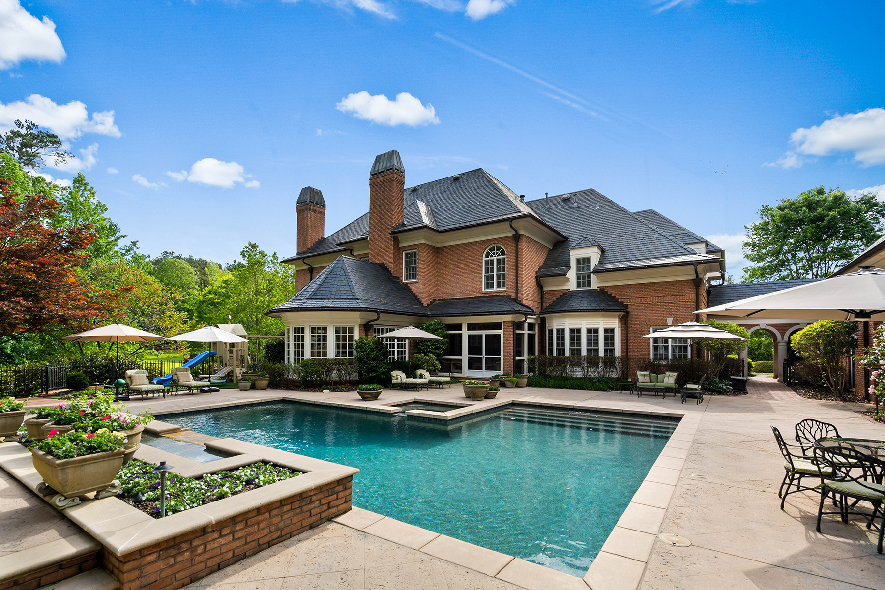 2804 Spreading Oaks Drive