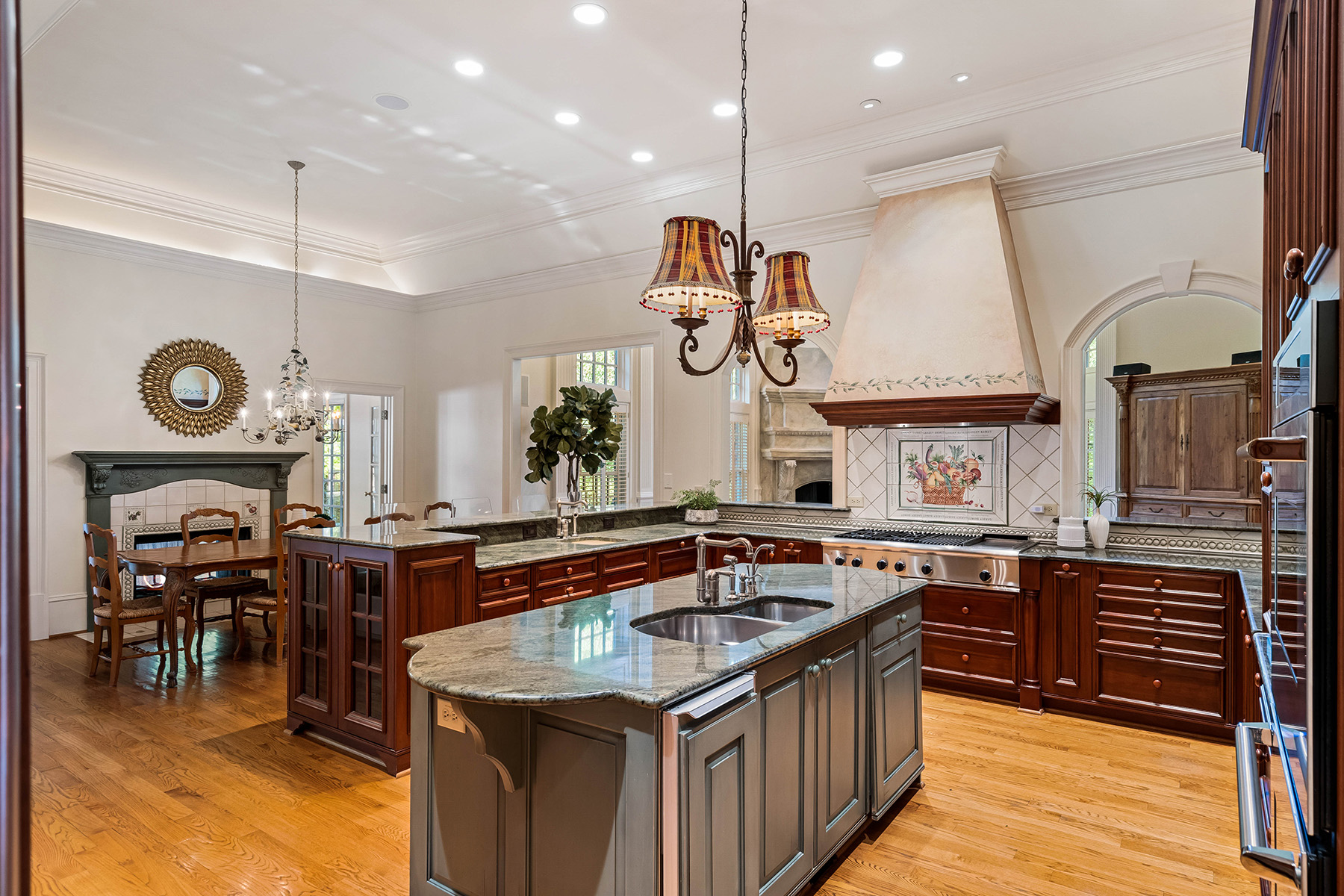 2804 Spreading Oaks Drive
