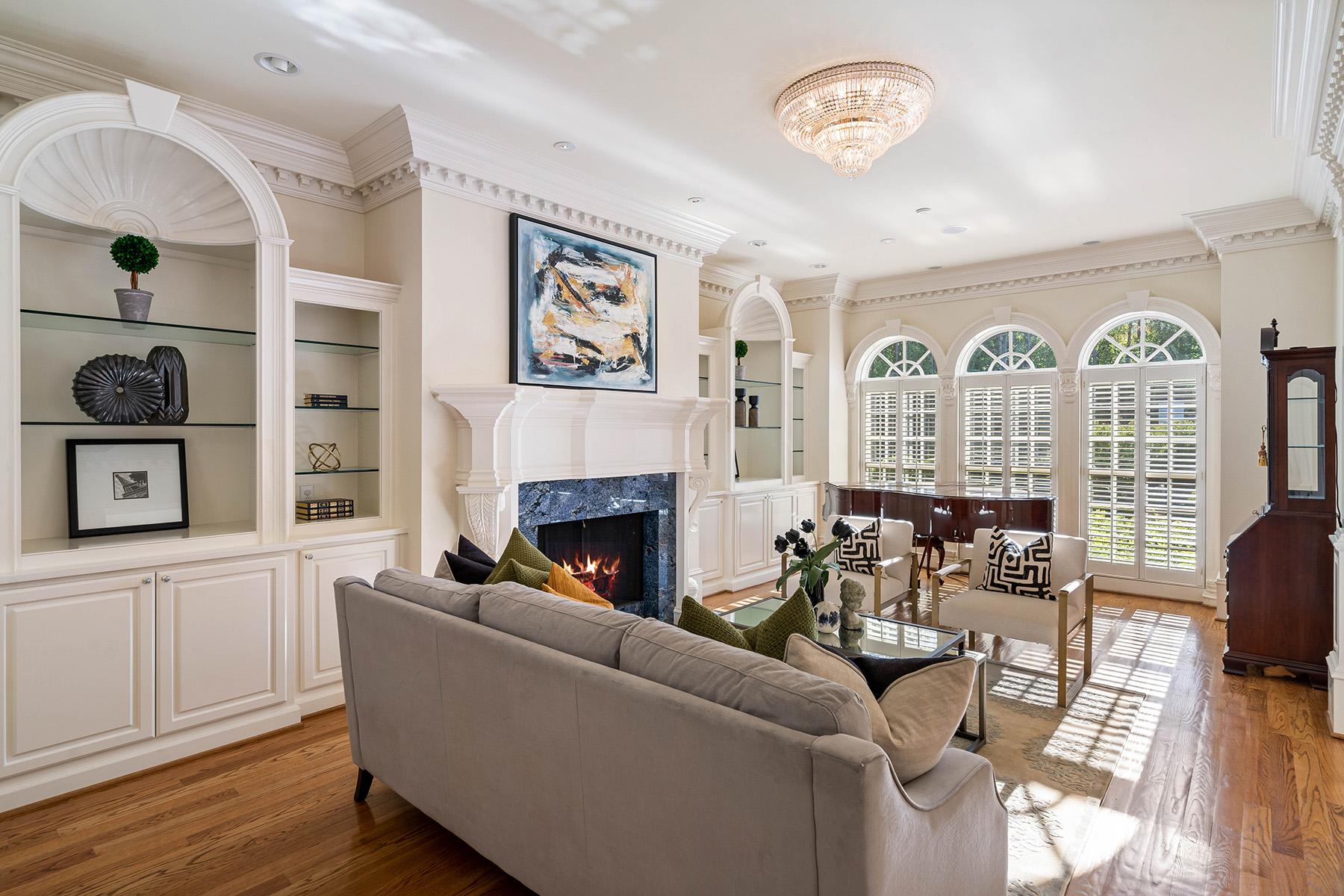 2804 Spreading Oaks Drive