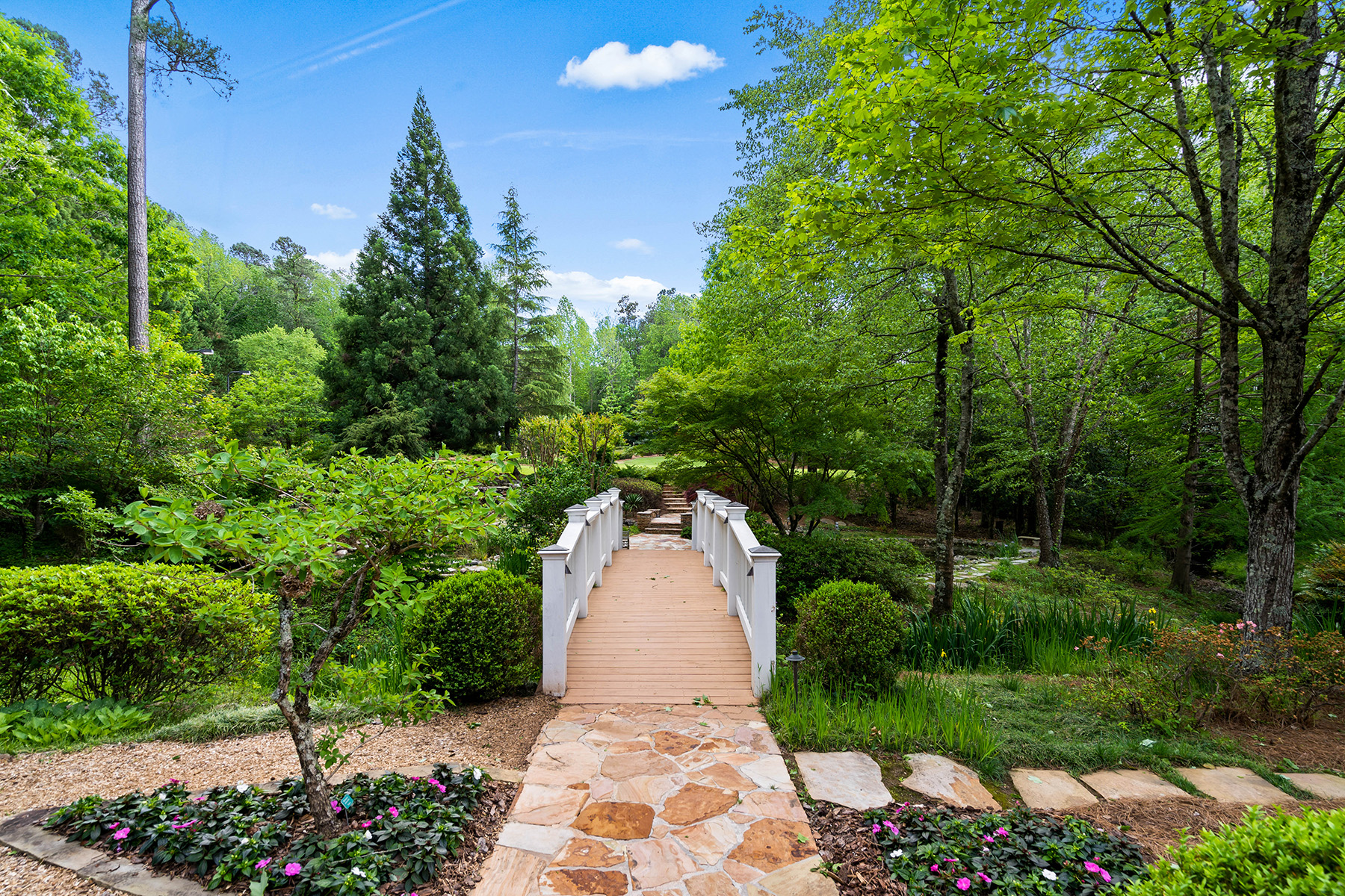 2804 Spreading Oaks Drive