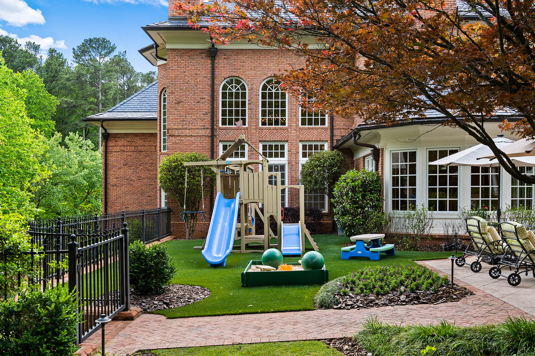 2804 Spreading Oaks Drive