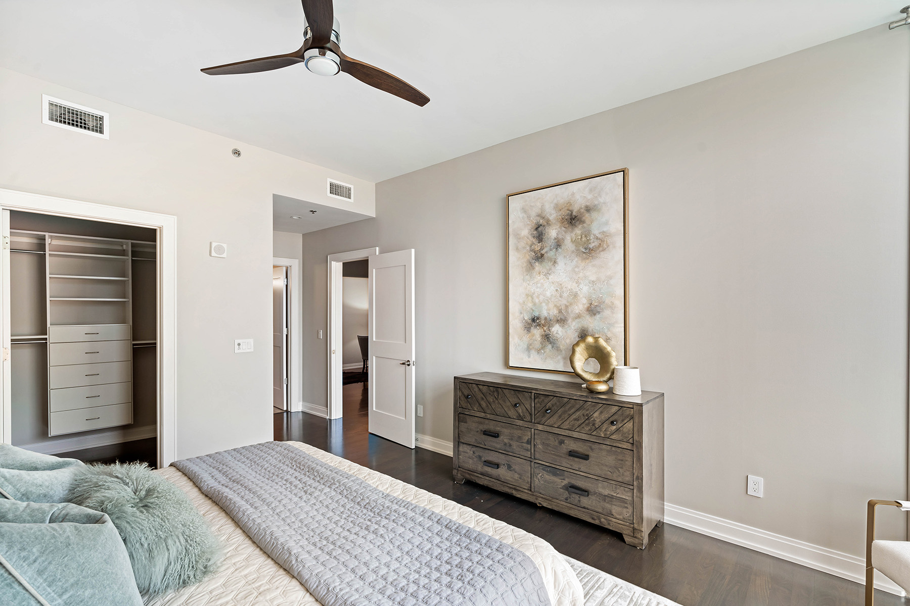 905 Juniper Street No. 414