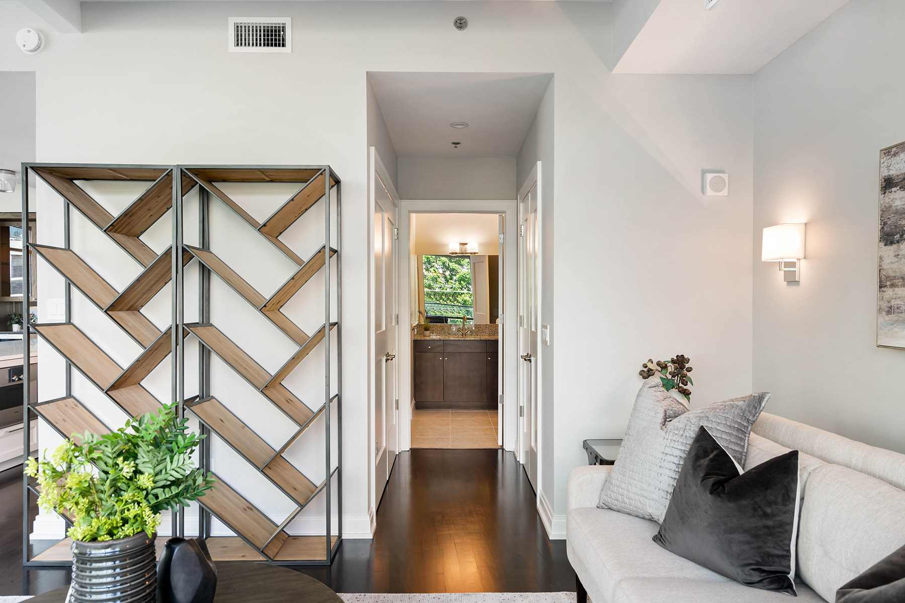 905 Juniper Street No. 414