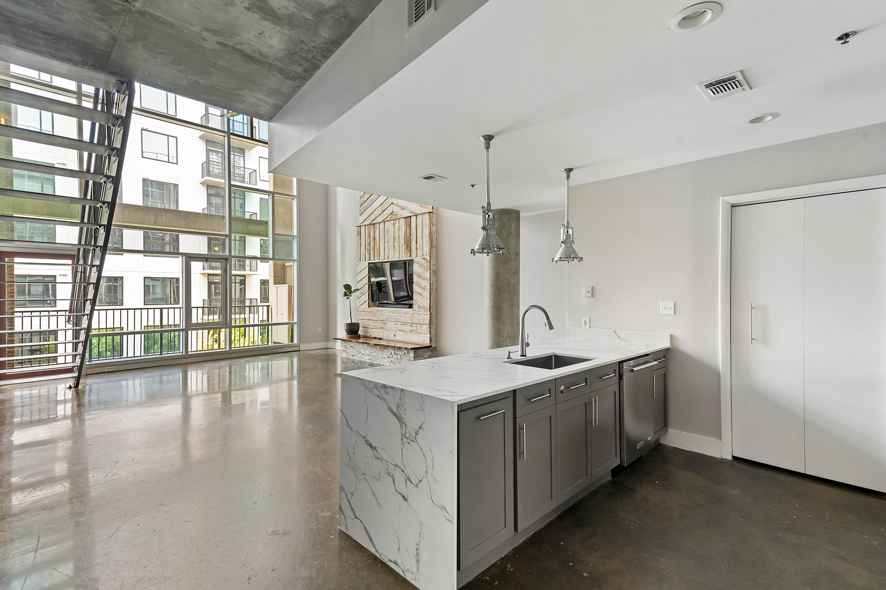 845 Spring Street No. 307