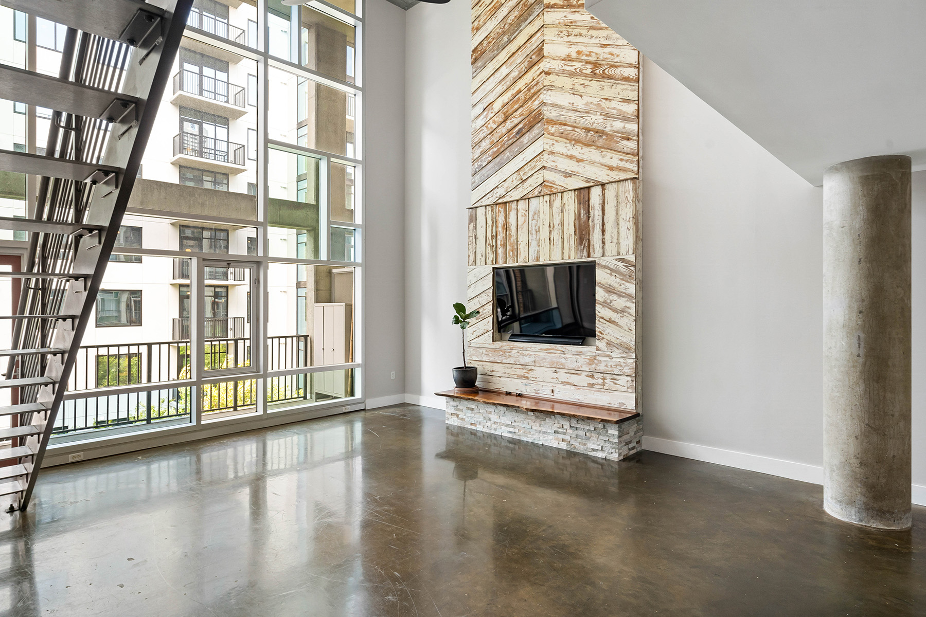 845 Spring Street No. 307