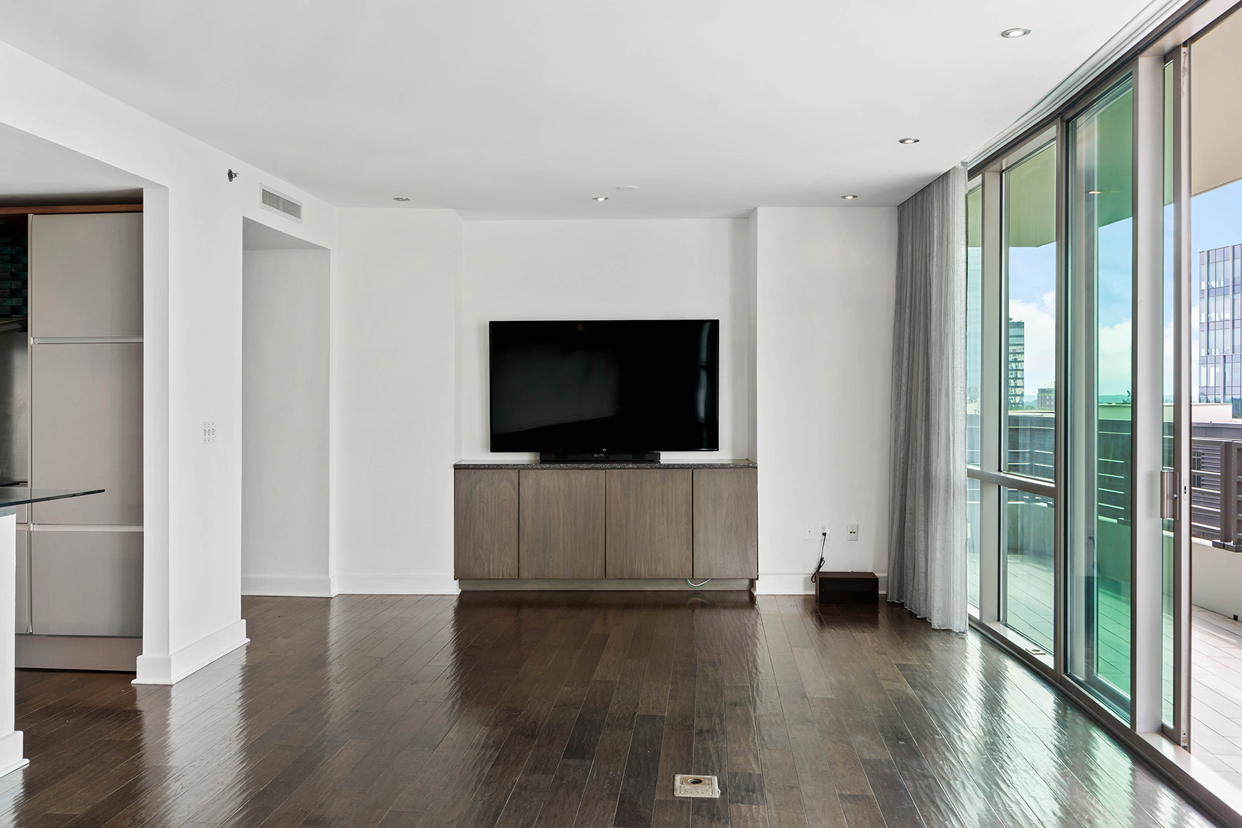 700 Park Regency Place No. 2004