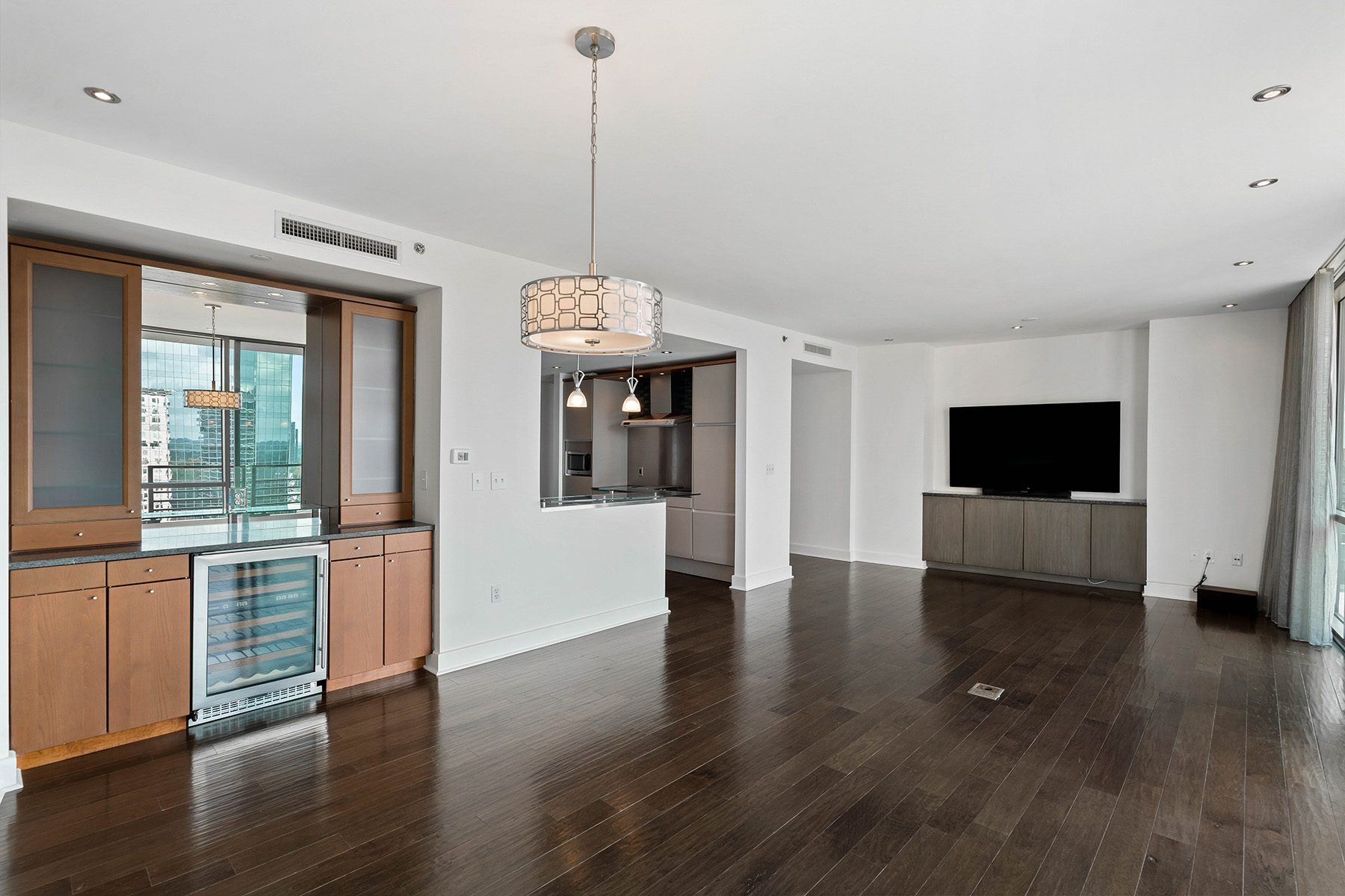 700 Park Regency Place No. 2004