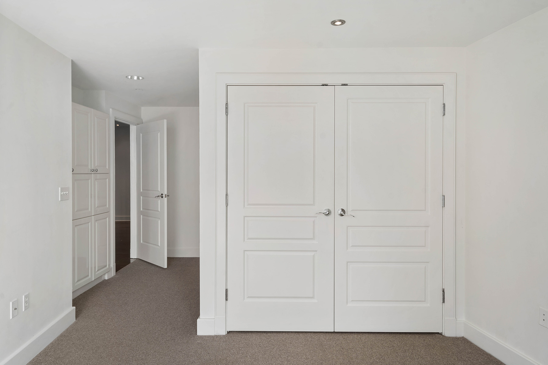 700 Park Regency Place No. 2004