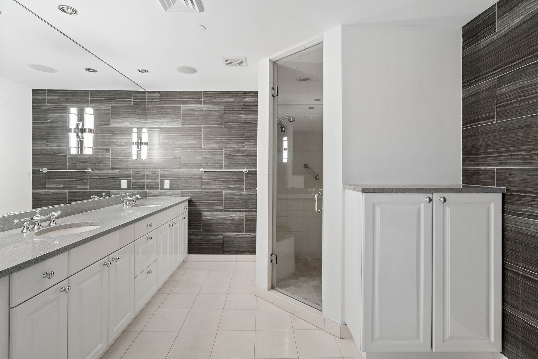 700 Park Regency Place No. 2004