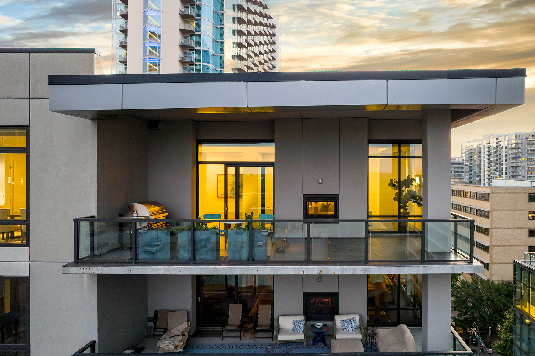 867 Peachtree Street No. 902