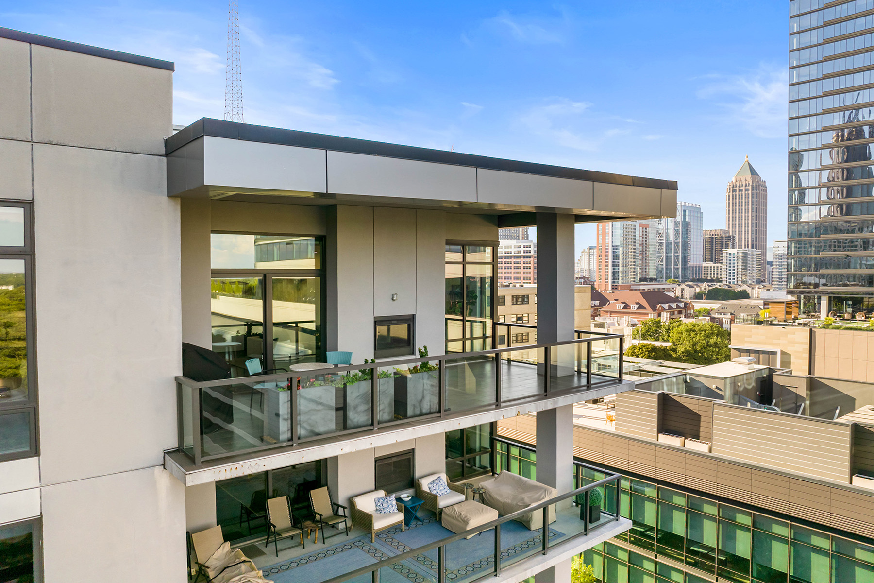 867 Peachtree Street No. 902