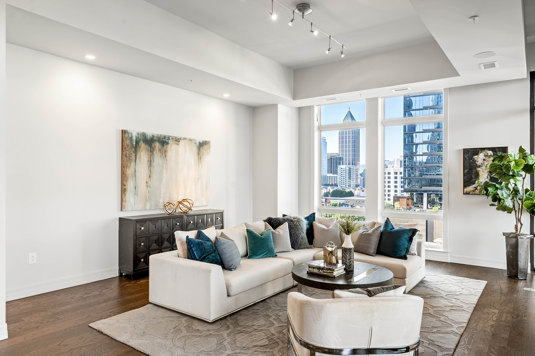 867 Peachtree Street No. 902