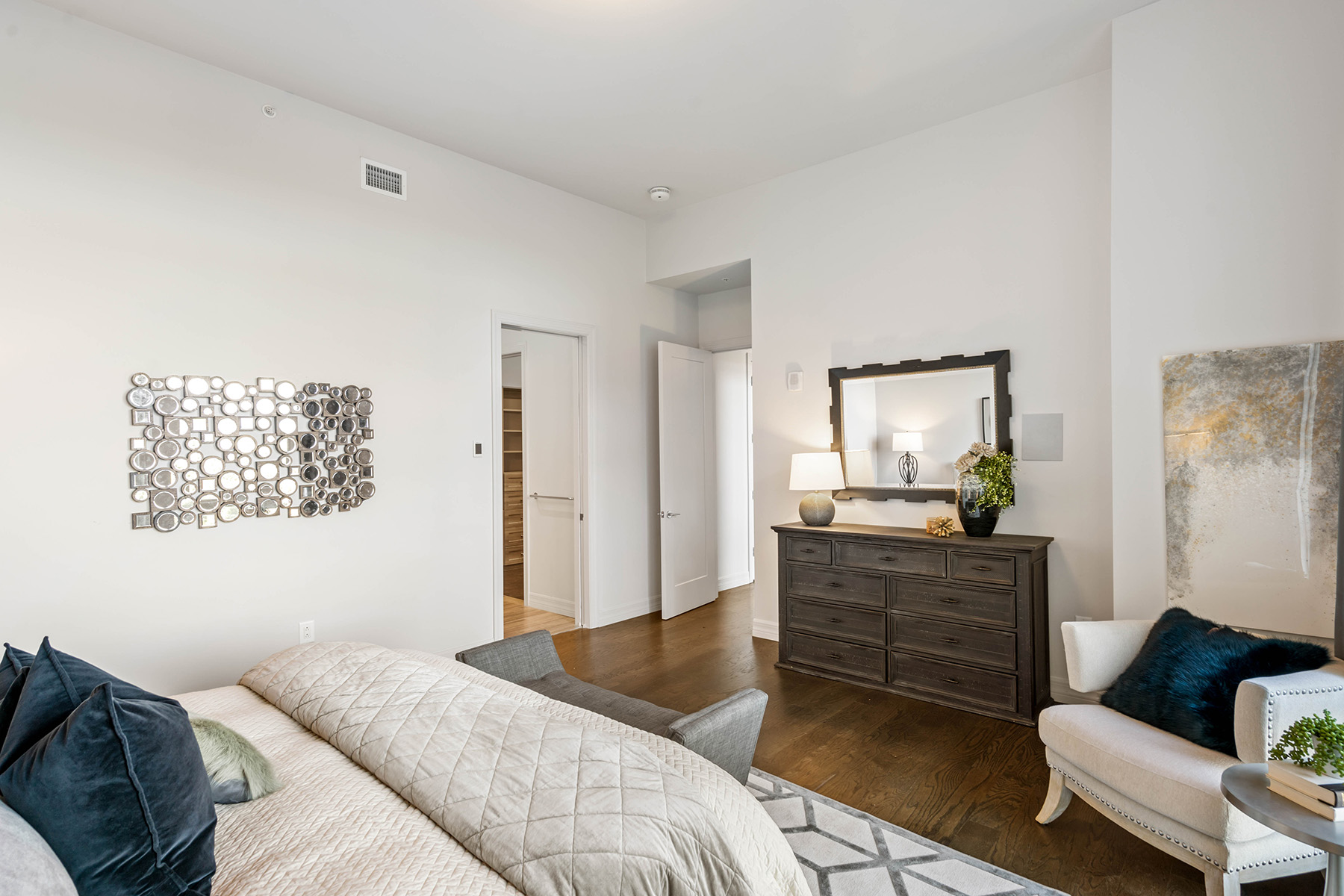 867 Peachtree Street No. 902