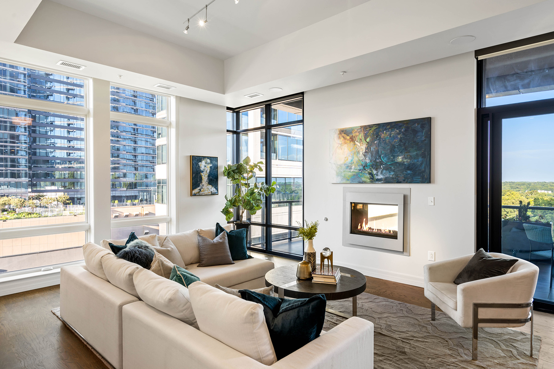 867 Peachtree Street No. 902