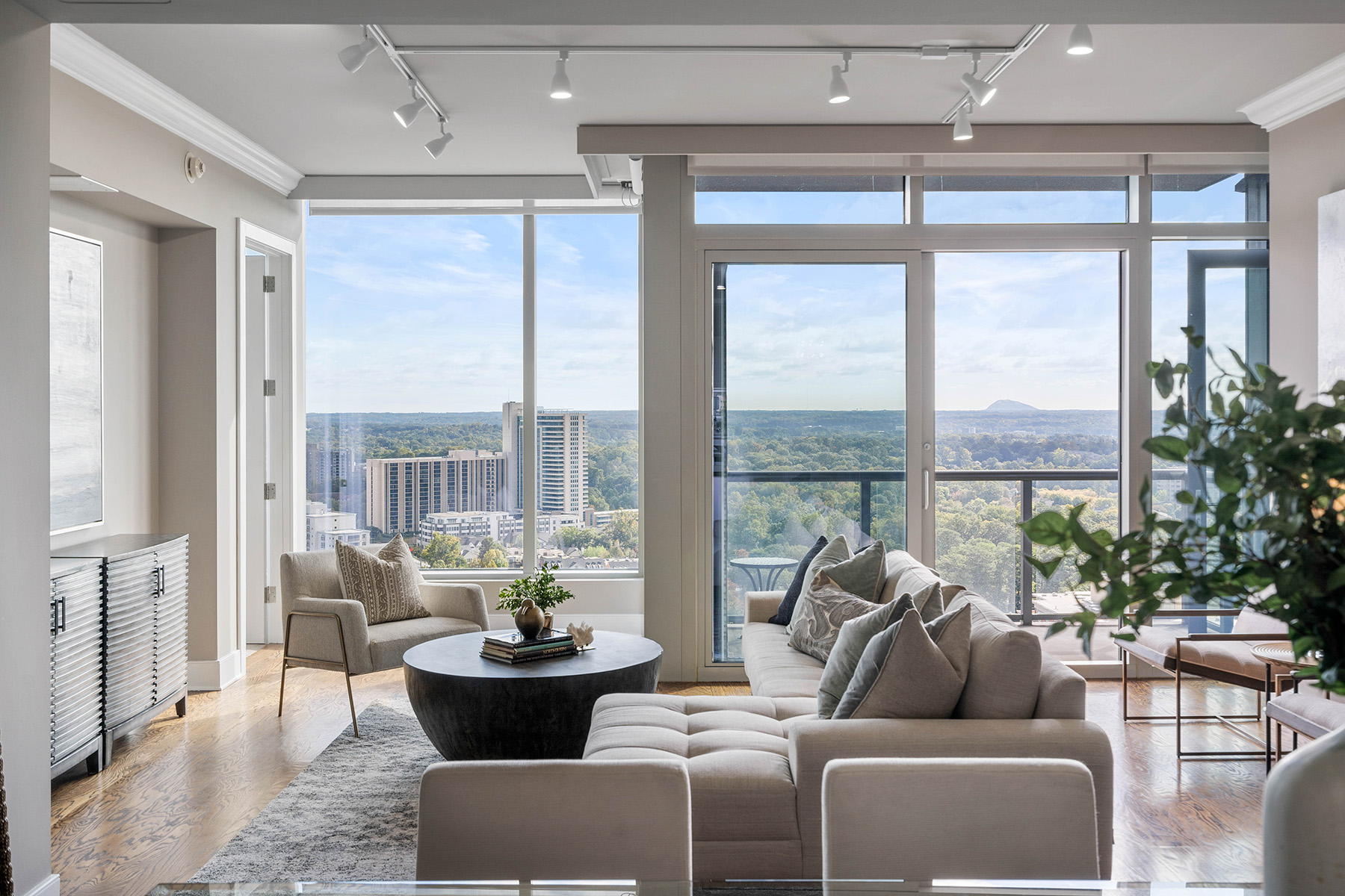 3630 Peachtree Road No. 1902