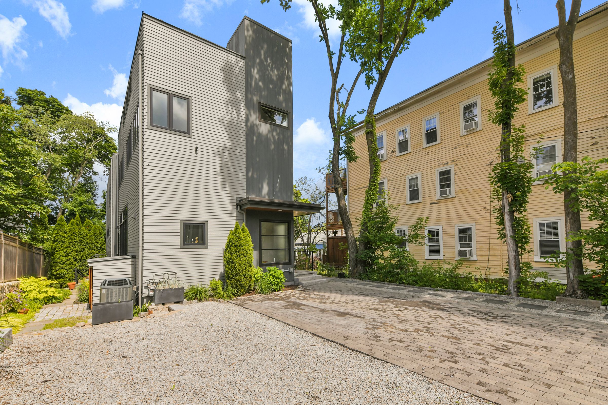 9 Donnell St 9R