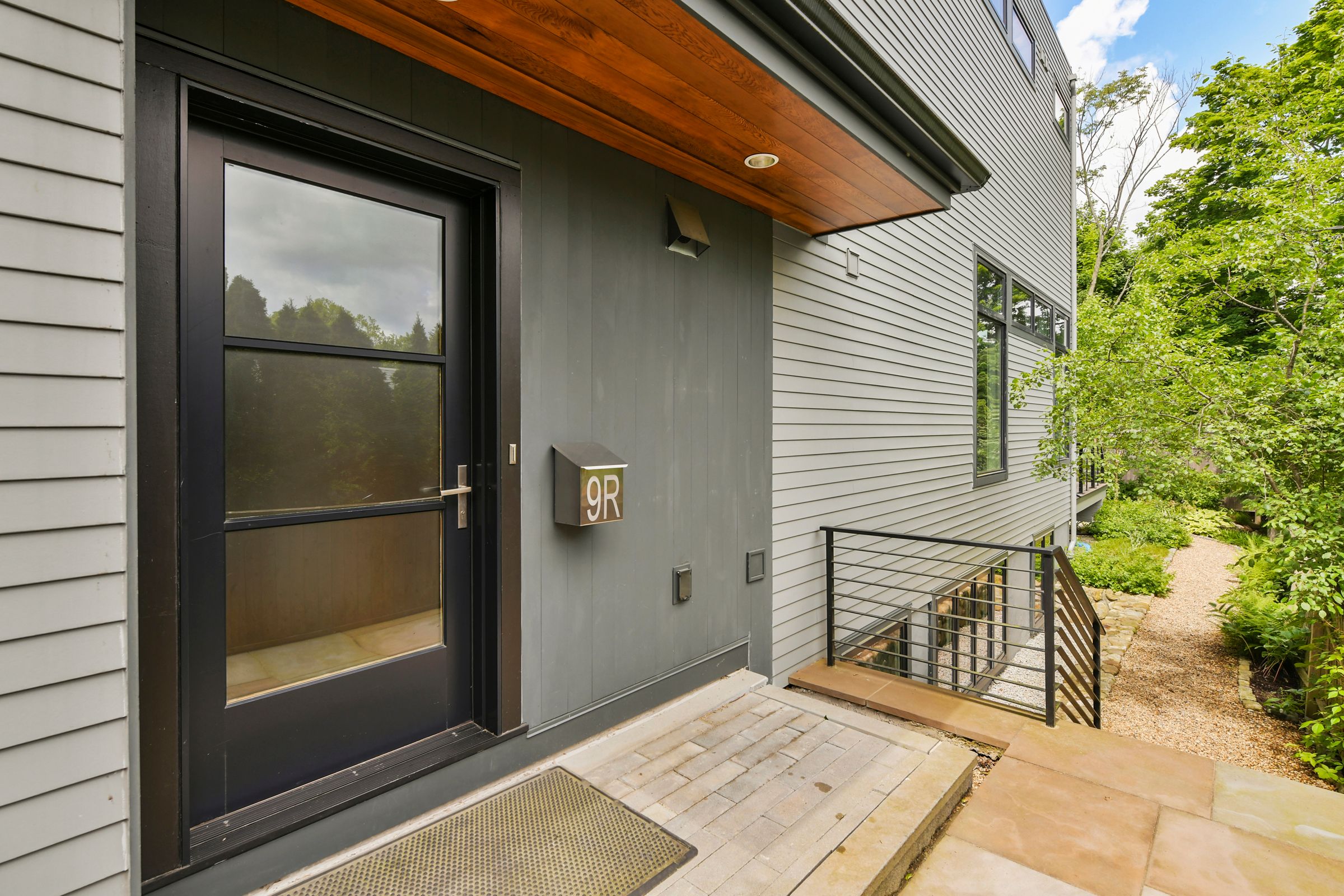 9 Donnell St 9R