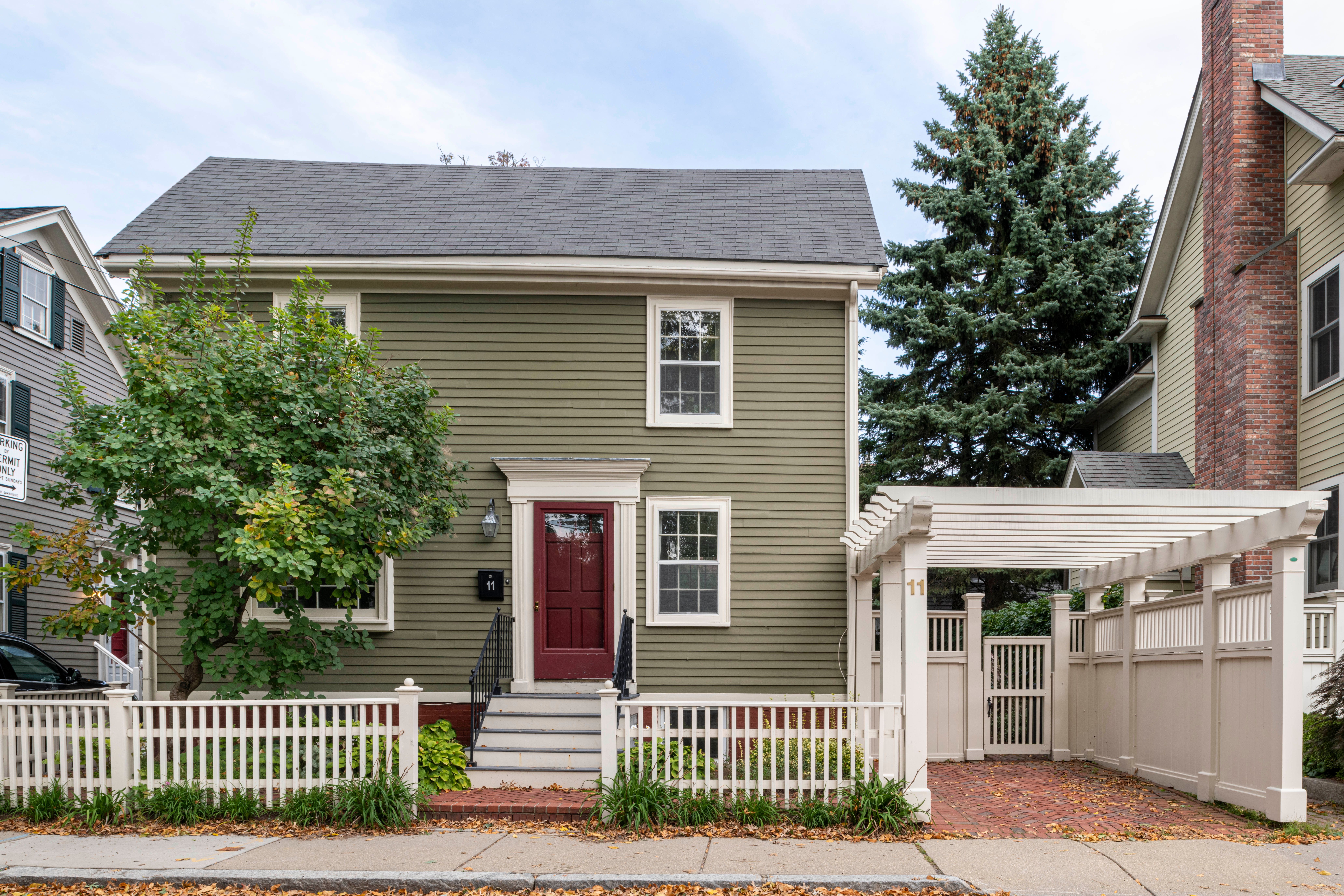 11 Foster St