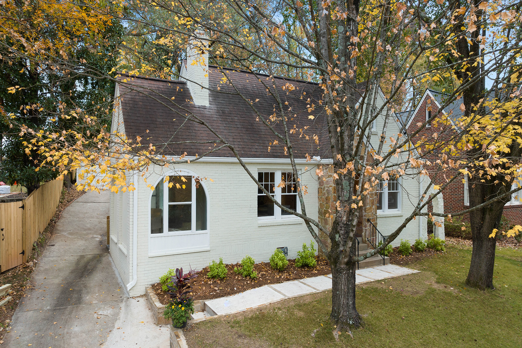 3257 W Shadowlawn Avenue