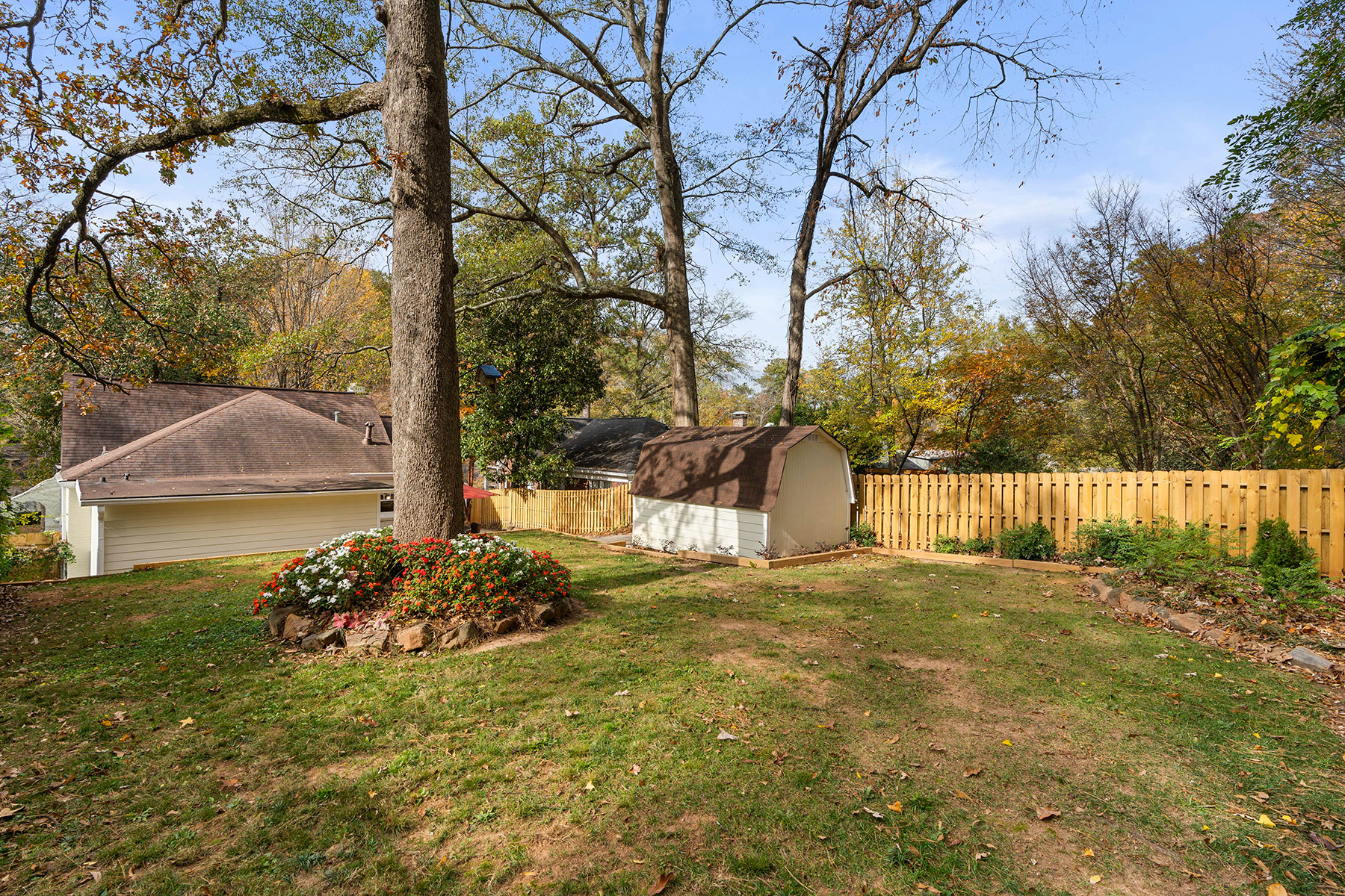 3257 W Shadowlawn Avenue